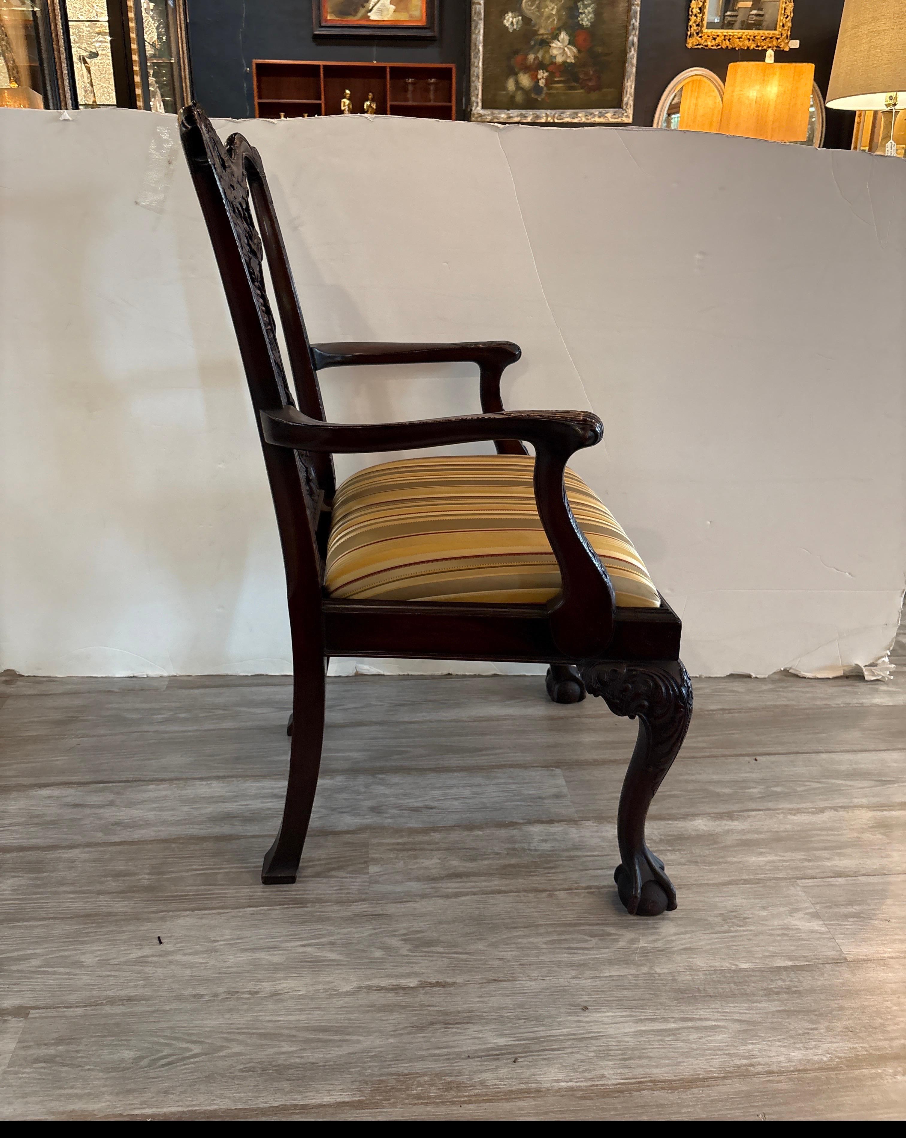 Un Sillón Chippendale Americano Tallado a Mano del Centenario Estadounidense en venta