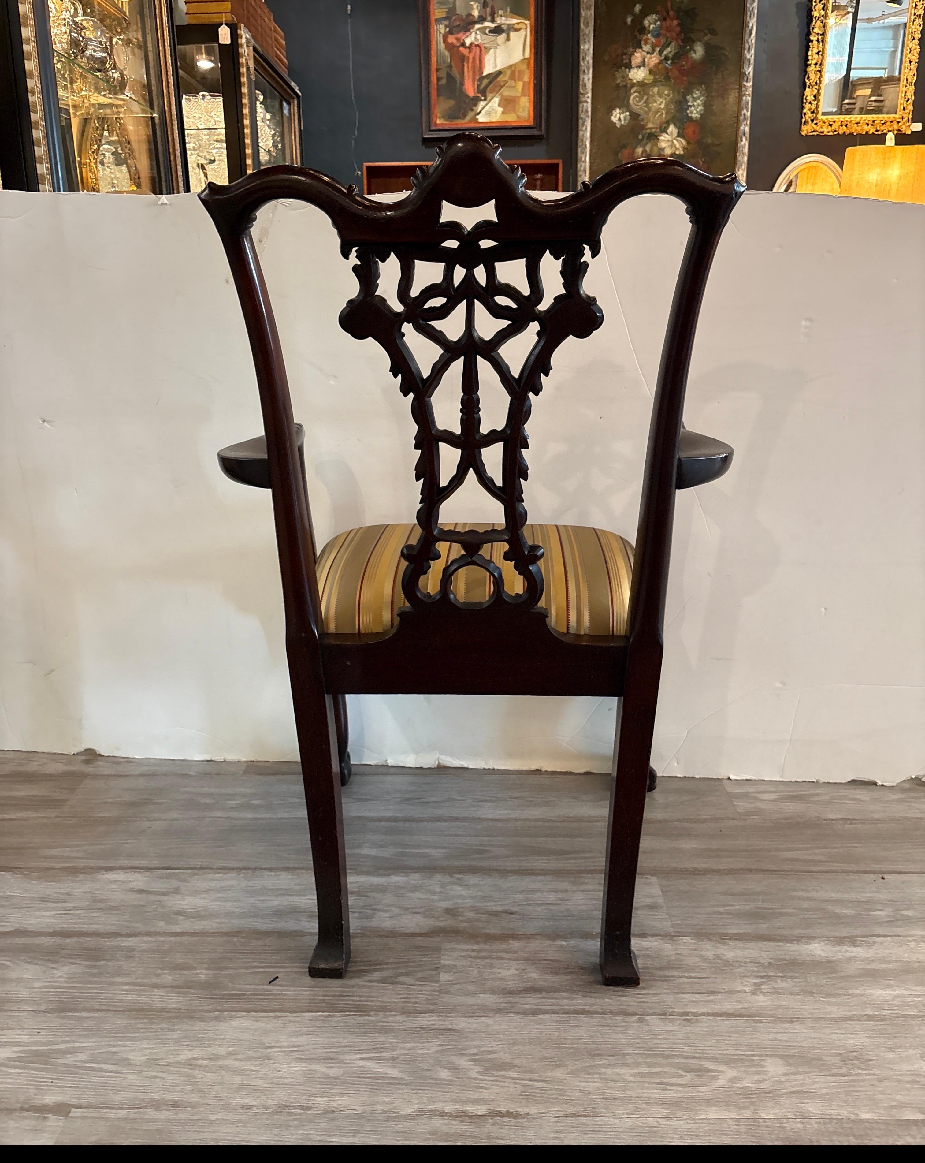 Un Sillón Chippendale Americano Tallado a Mano del Centenario Tallado a mano en venta