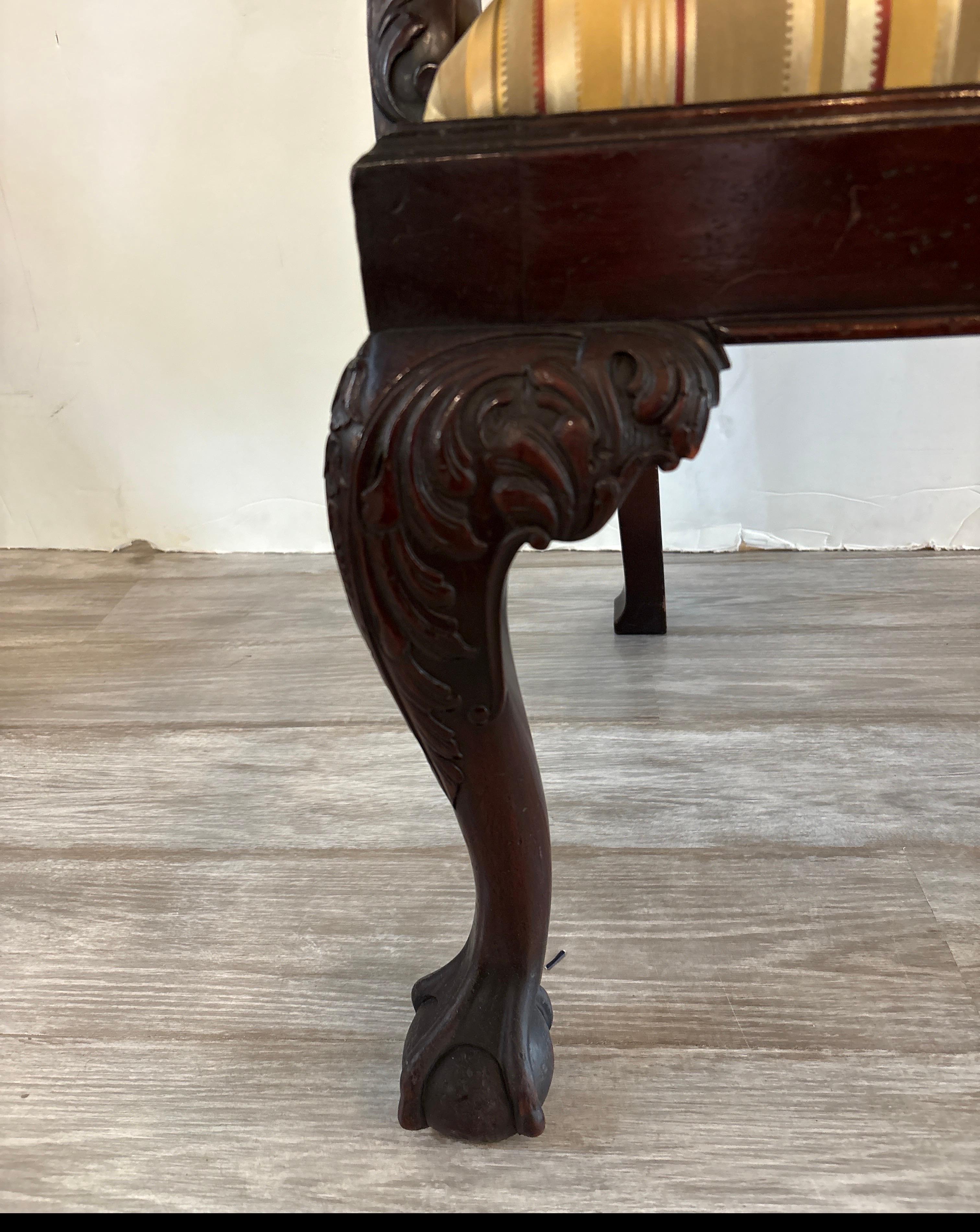 Un Sillón Chippendale Americano Tallado a Mano del Centenario en venta 1