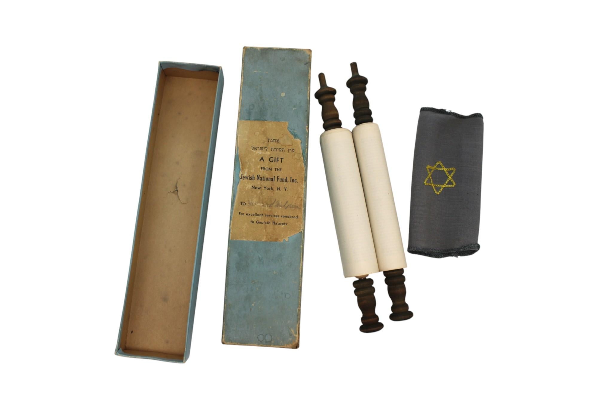 Pergamino de la Torá en miniatura para niños, presentado por el JNF, NY c. 1920 principios del siglo XX en venta