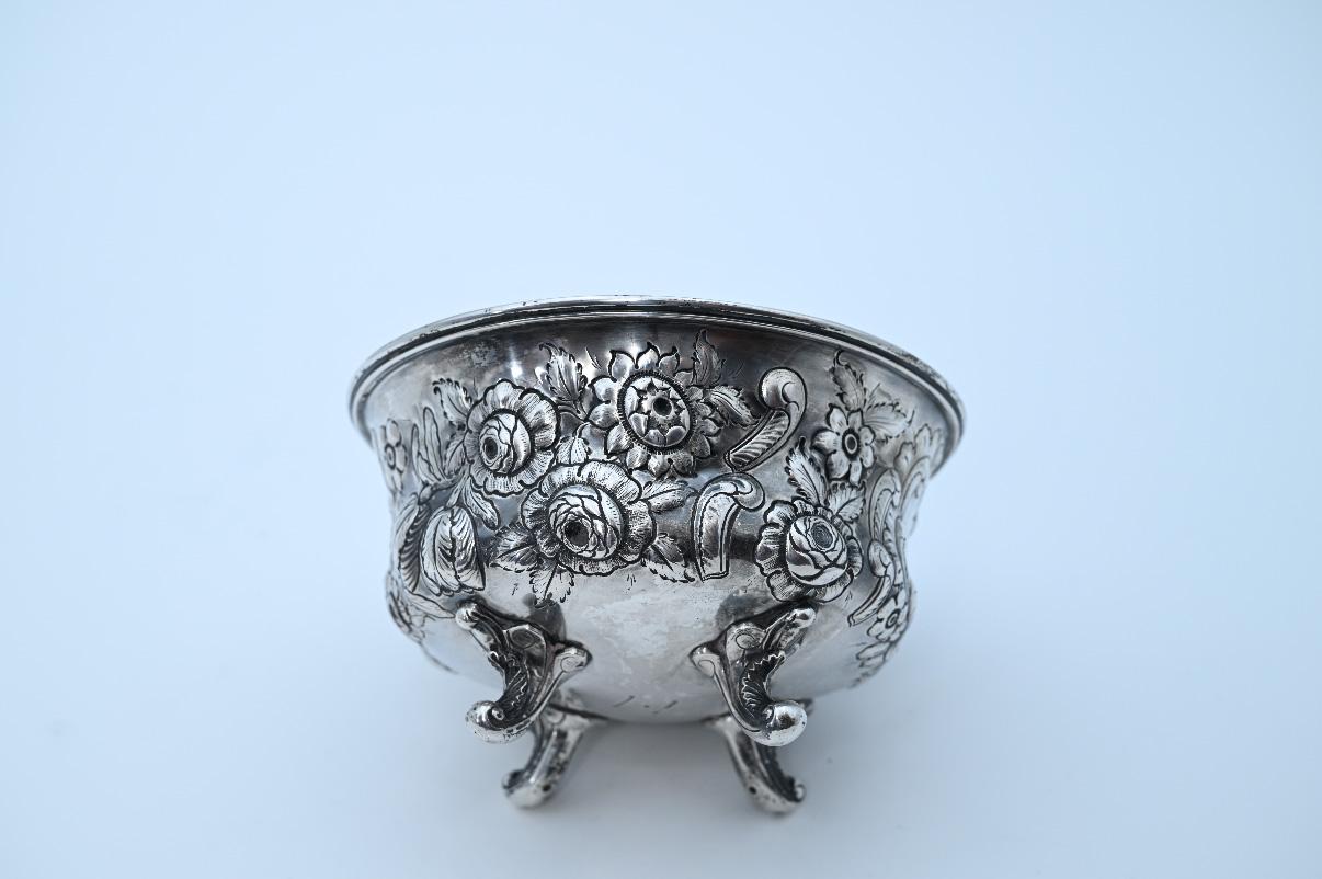XIXe siècle Un bol à fruits américain, New York, 19e siècle par W.Adams en vente