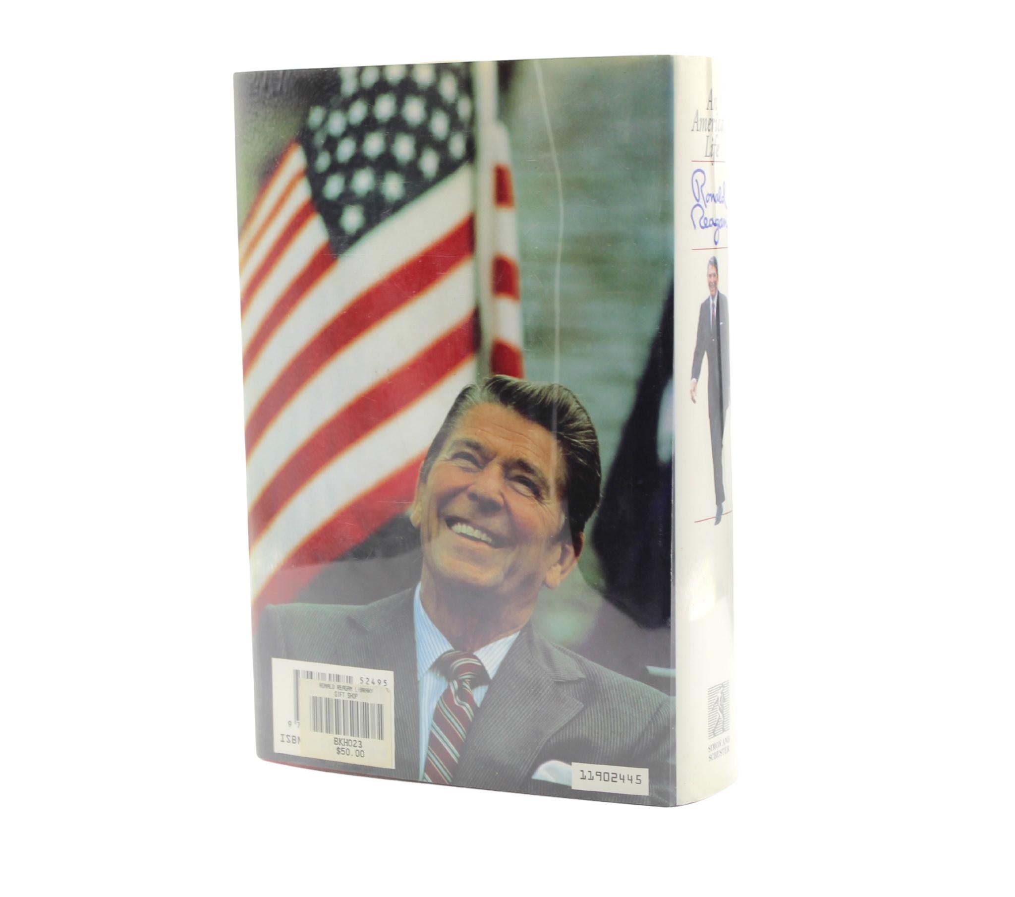 Americano An American Life, firmata da Ronald Reagan, prima edizione commerciale con DJ, 1990. in vendita