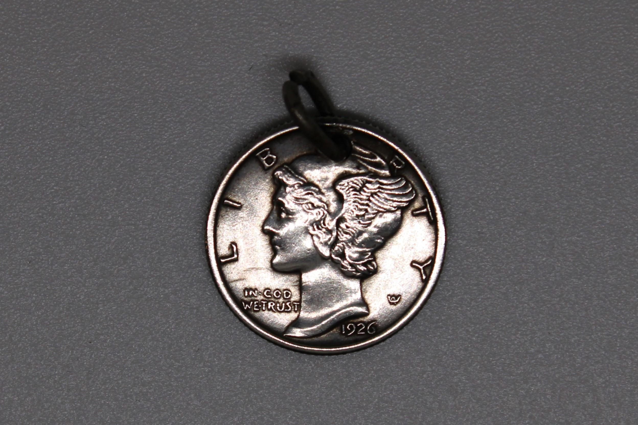 Amulet américain Dime, 1926 Bon état - En vente à New York, NY