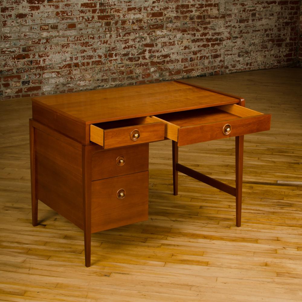 American Mid-Century Desk Deisgned by John Van Koert Fro Drexel, circa 1960 In Good Condition For Sale In Philadelphia, PA