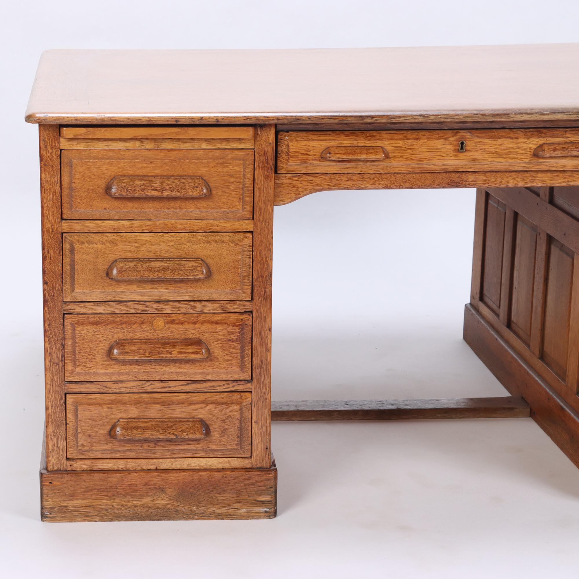 American Oak Raised Panel Partners Desk, circa 1900 In Good Condition In Philadelphia, PA