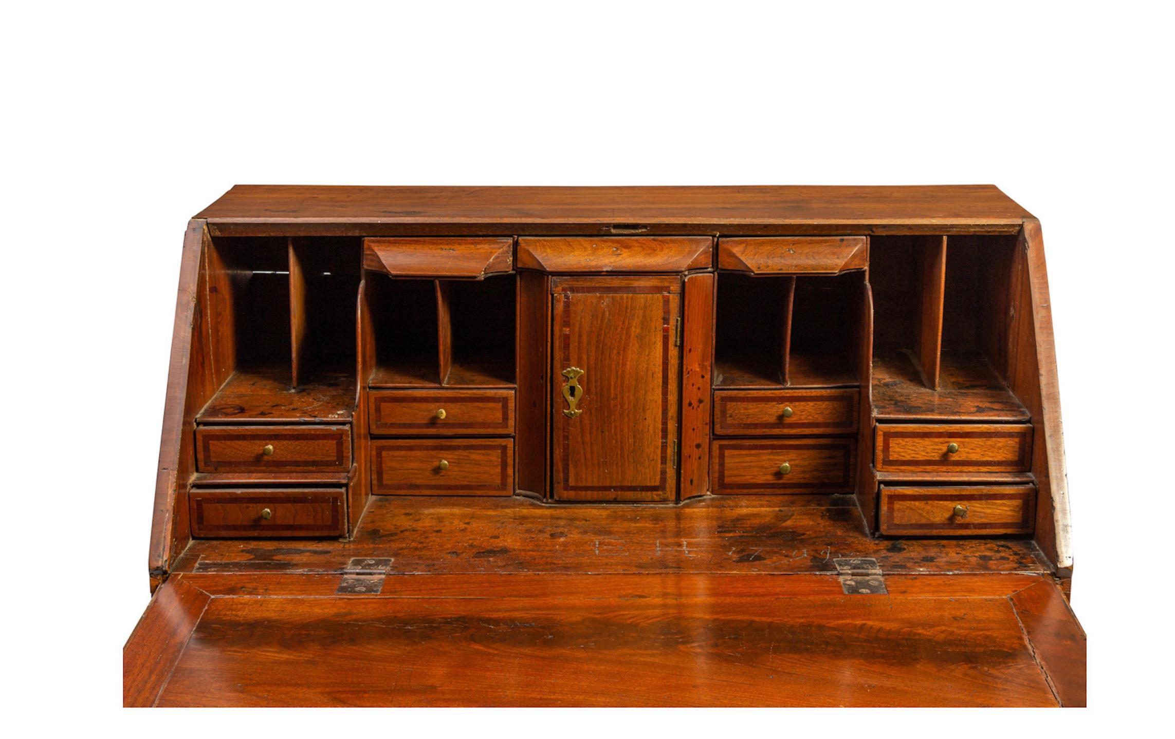 Amerikanischer Schreibtisch mit schräger Front, 19. Jahrhundert, Höhe 44 x Breite 37 x Tiefe 21 Zoll (Mahagoni) im Angebot