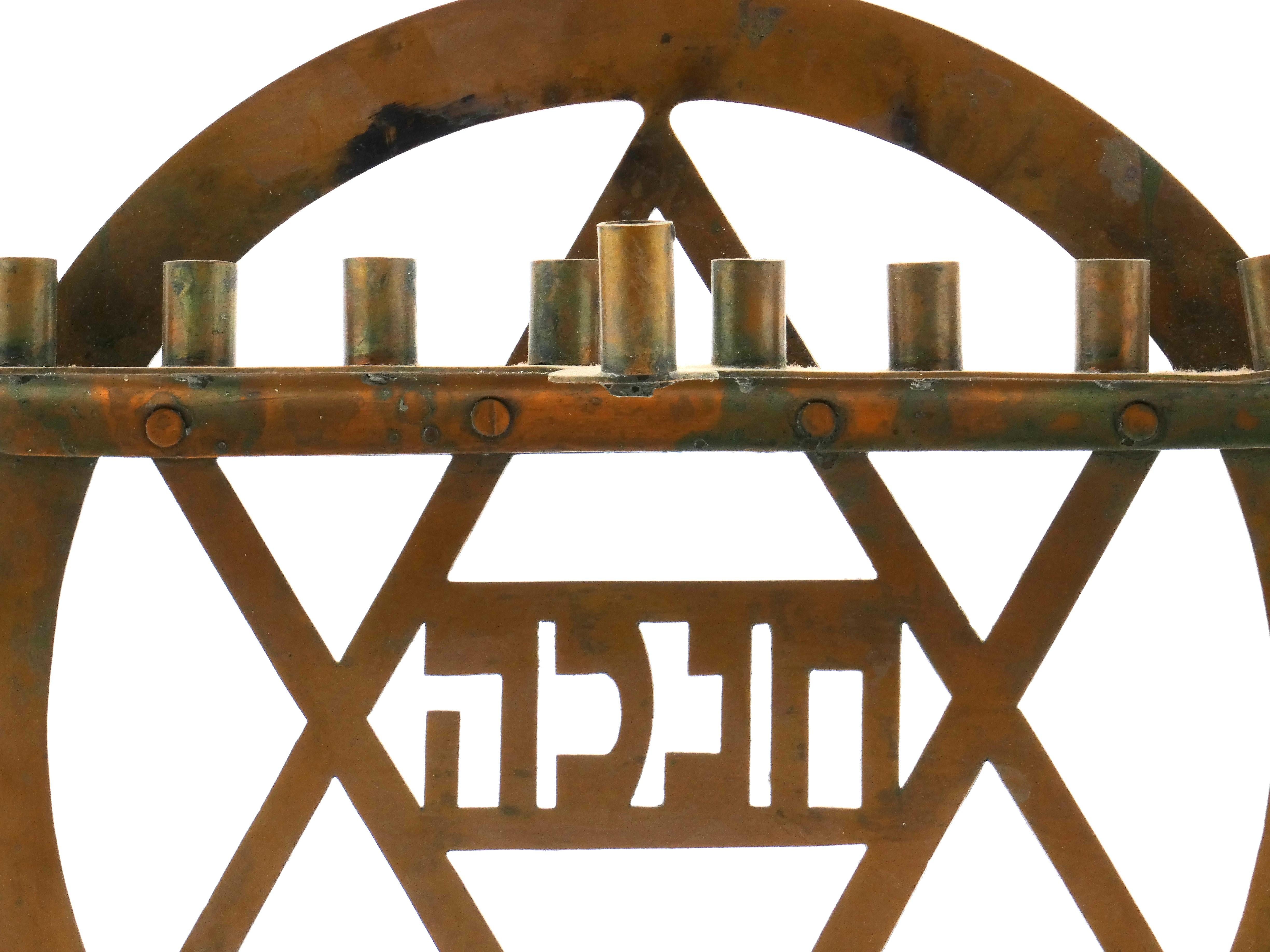 Art Déco Una Menorah americana in ottone con stella di David in vendita