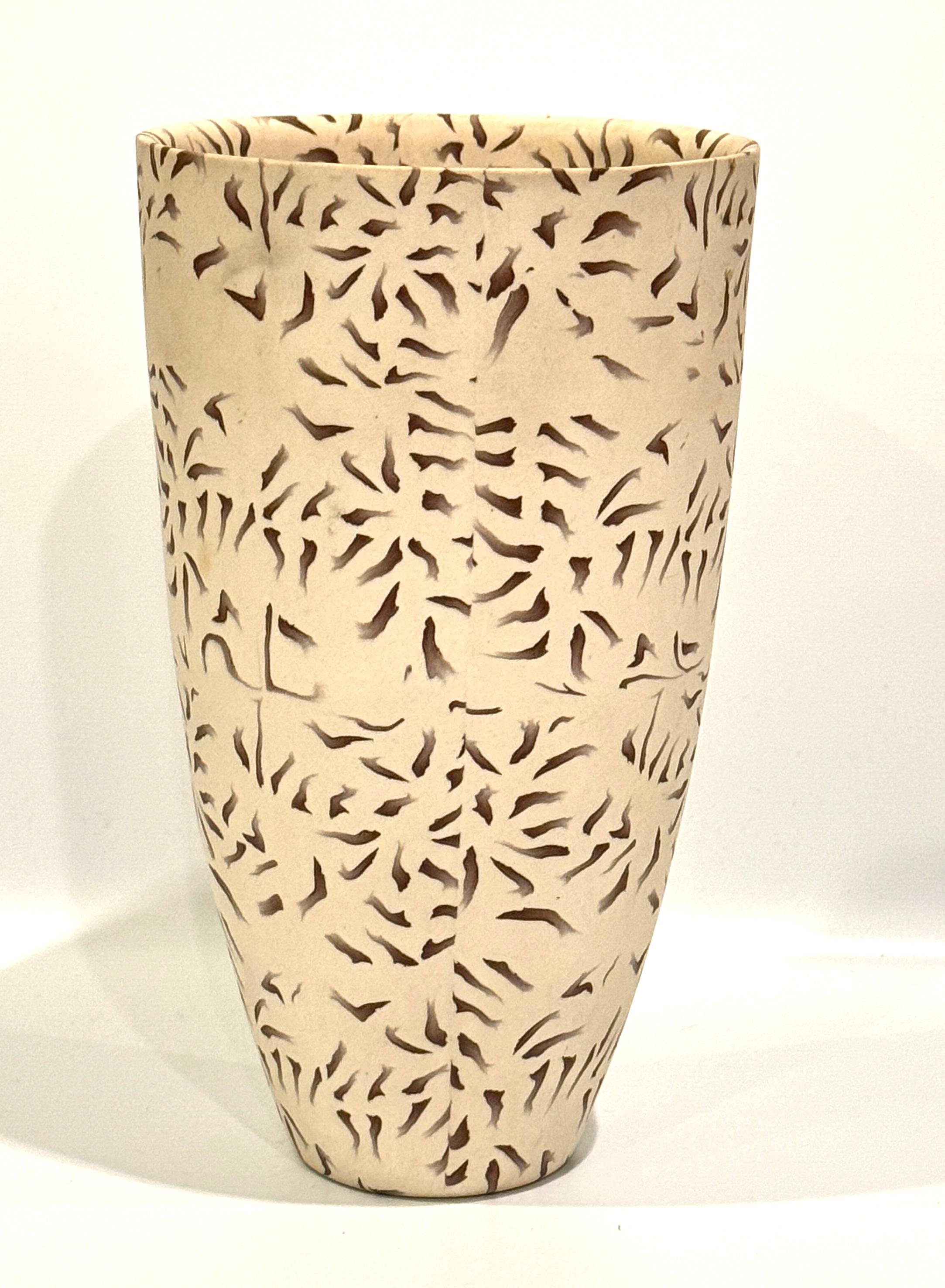 20ième siècle Vase en céramique de style Studio Craft américain avec am designs inclus en vente
