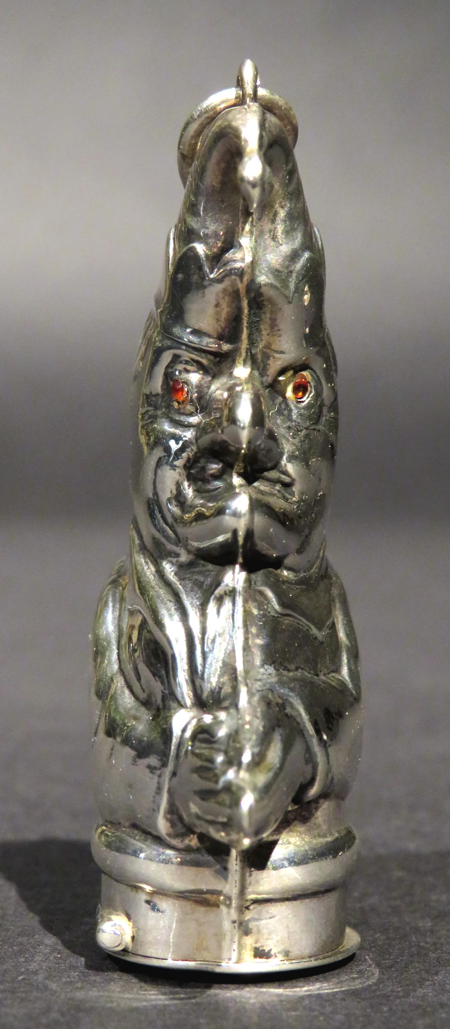 Sconosciuto Una divertente valigetta Vesta in argento del XX secolo a forma di Mr. Punch in vendita