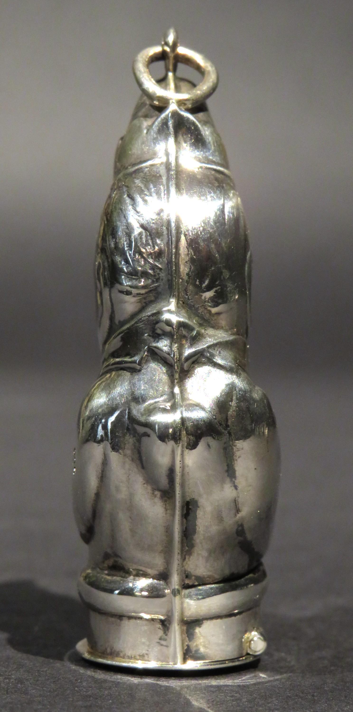 Goffrato Una divertente valigetta Vesta in argento del XX secolo a forma di Mr. Punch in vendita