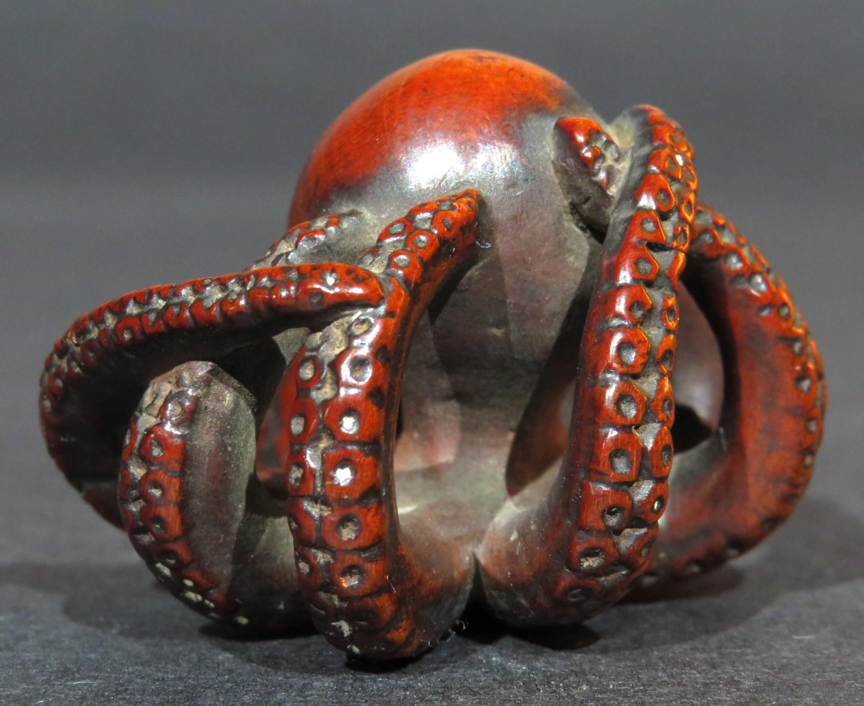Carved An Amusing Japanese Netsuke in the Form of an Octopus, Taisho Period (1912-1925) For Sale