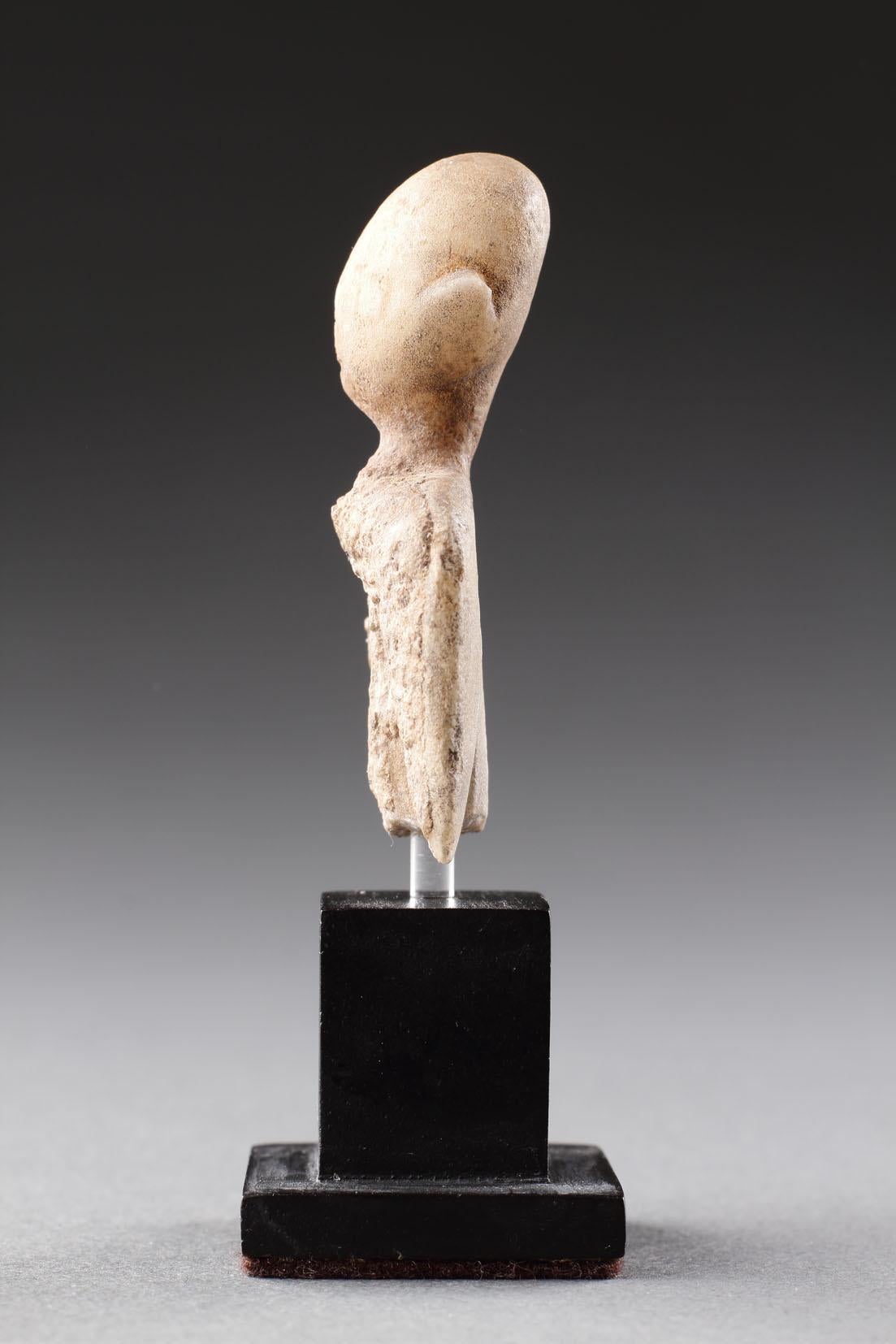 18th Century and Earlier An Anatolian Marble ‘Star Gazer’ Figure For Sale
