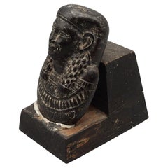 Antigua figura egipcia tallada en relieve en balsalto Ushabti