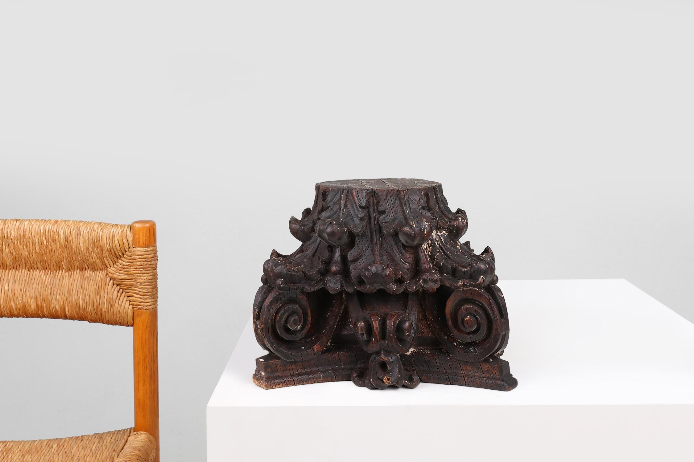 Frankreich / 1800 / Korinthische Säule / Eiche / Rustikal / Antik

Handgefertigtes architektonisches Ornament aus Eiche aus dem 18. Jahrhundert, Frankreich. Das Design dieser korinthischen Säule ist eine klassische Darstellung der korinthischen