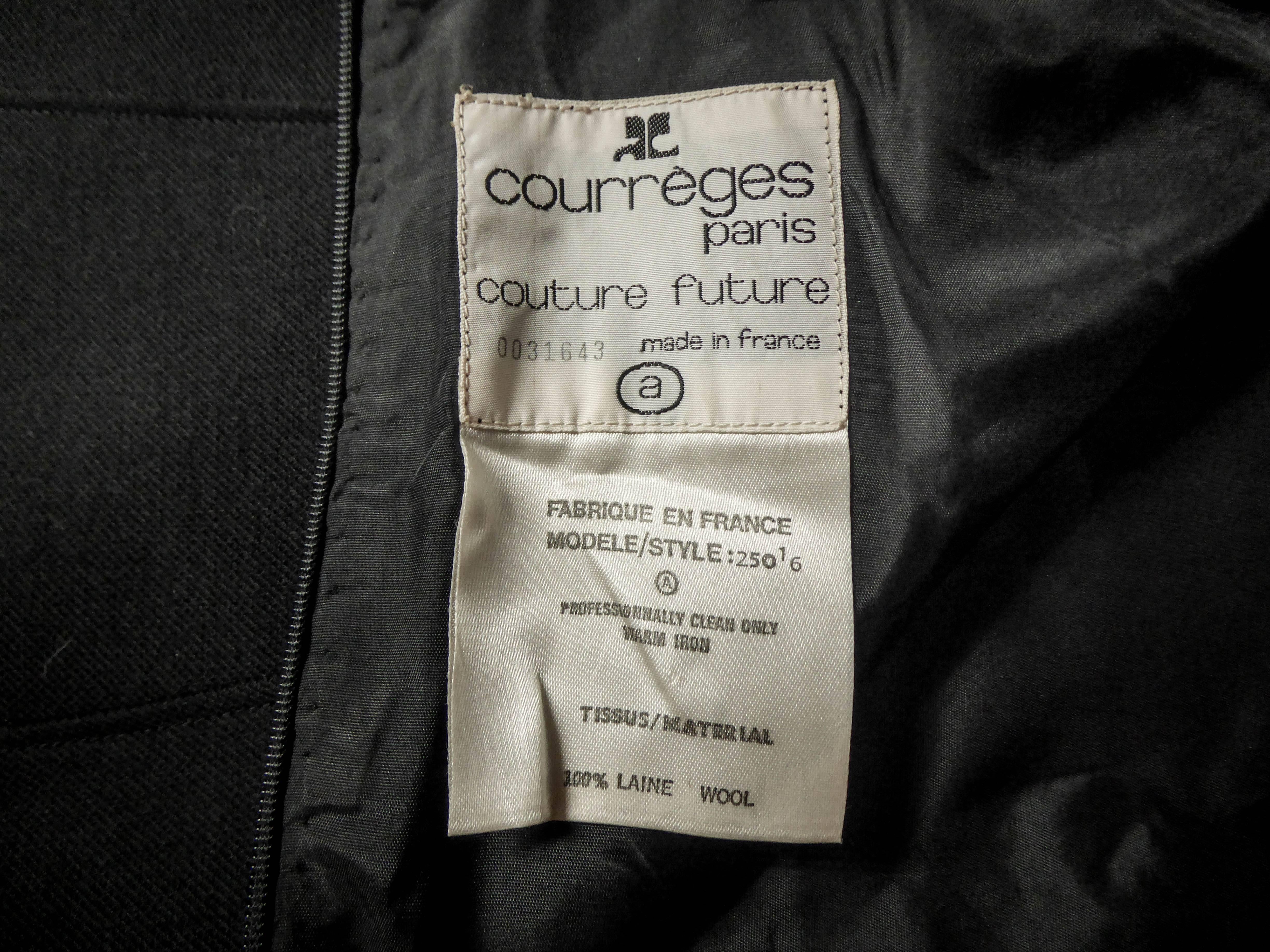 Une robe André Courrèges Chasuble French Couture numérotée 0031643 Circa 1970 en vente 5