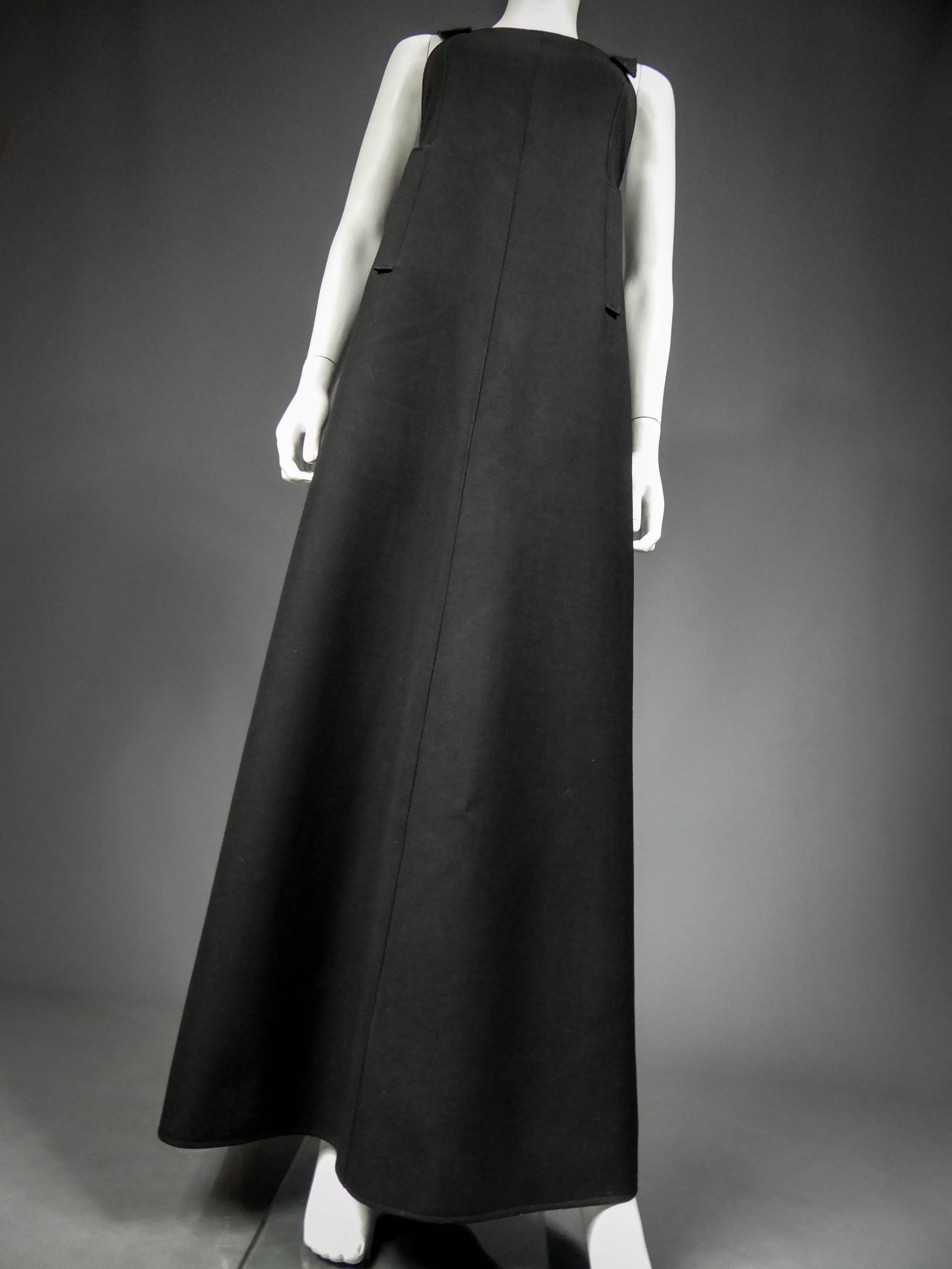 Une robe André Courrèges Chasuble French Couture numérotée 0031643 Circa 1970 en vente 8
