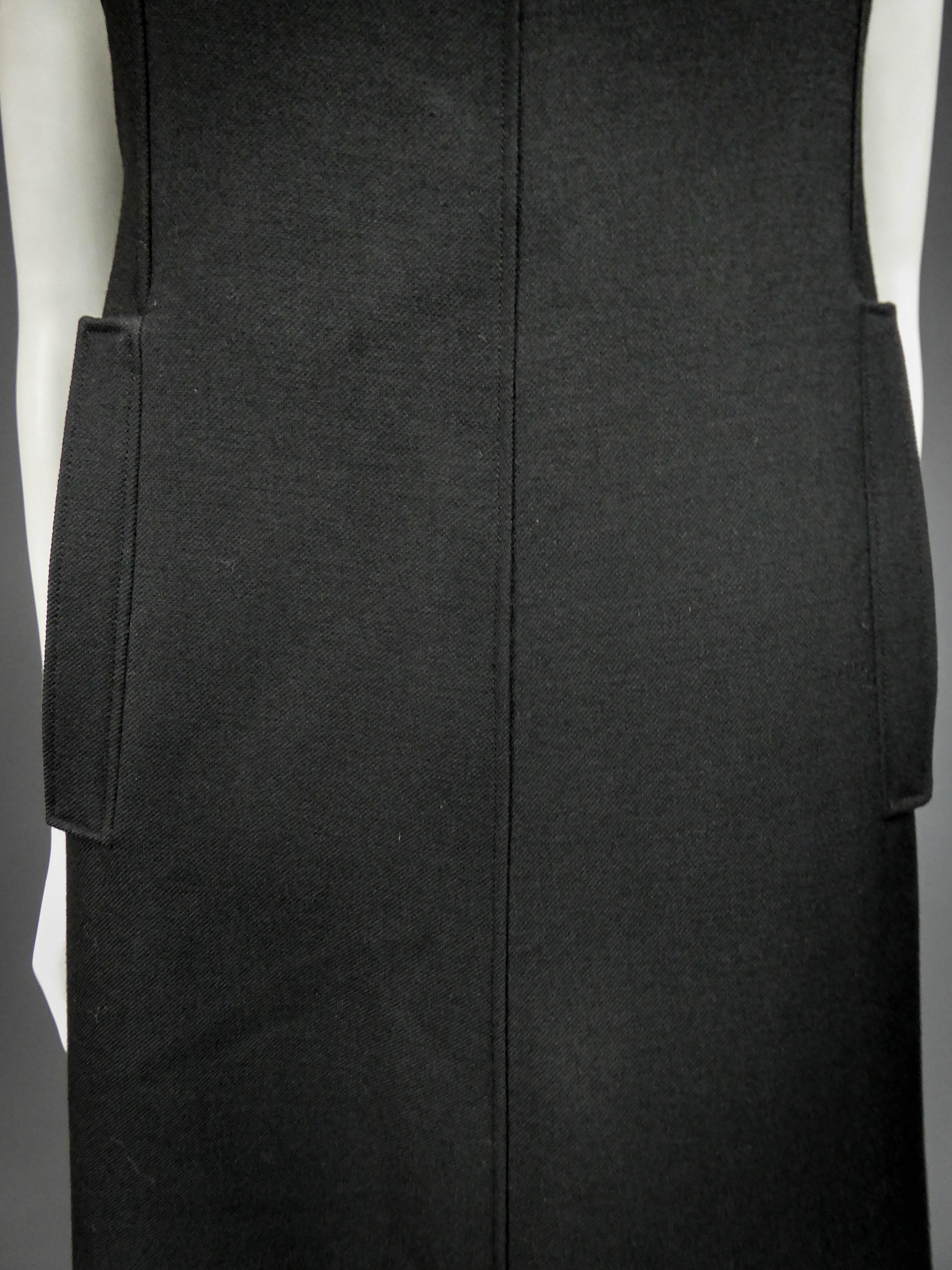 Une robe André Courrèges Chasuble French Couture numérotée 0031643 Circa 1970 en vente 10