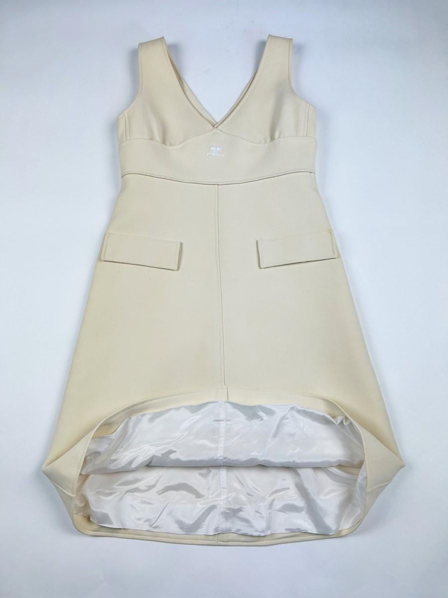 An André Courrèges Couture Future beige jersey mini dress - French Circa 1970 For Sale 5