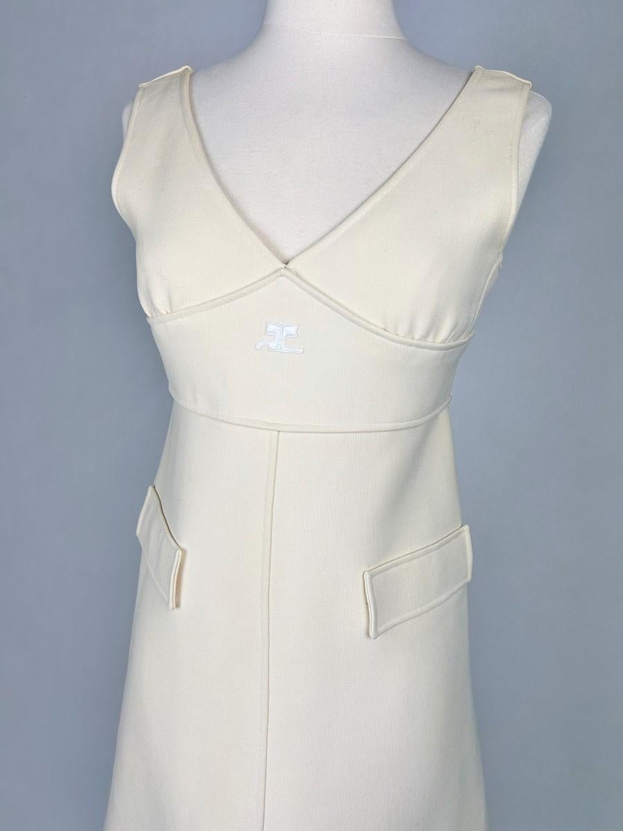 An André Courrèges Couture Future beige jersey mini dress - French Circa 1970 For Sale 7
