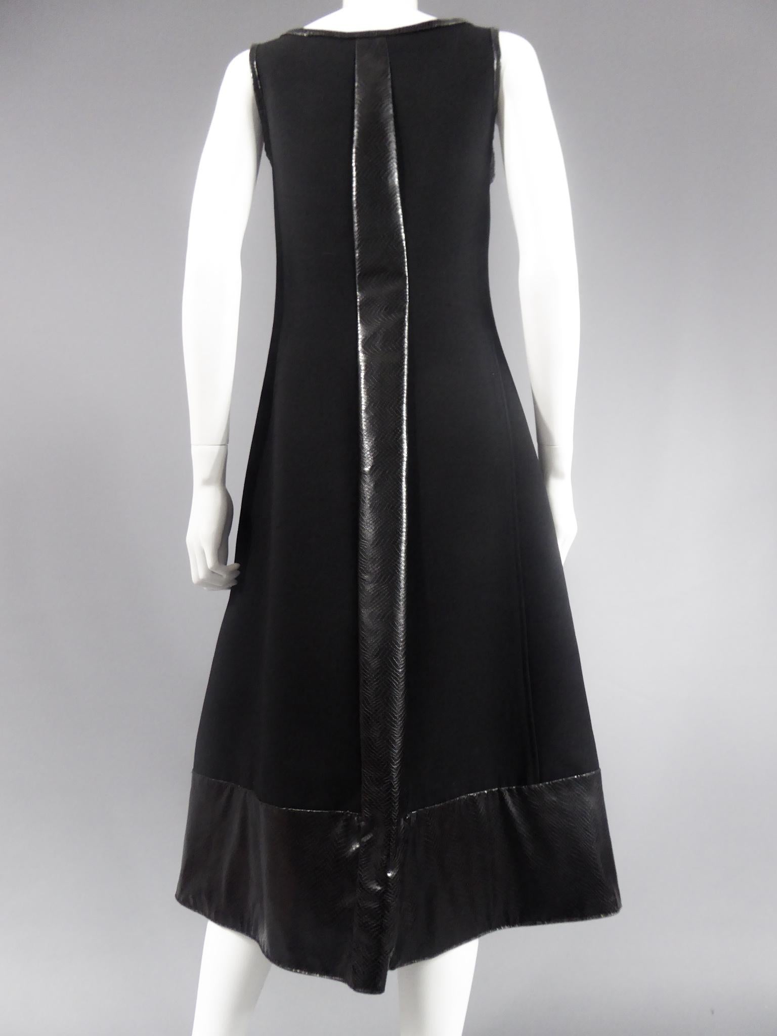 Robe chasuble André Courrèges French Couture numérotée 55540 Circa 1970 en vente 6