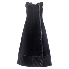 Un vestido de casulla de alta costura francesa André Courrèges numerado 55540 Circa 1970
