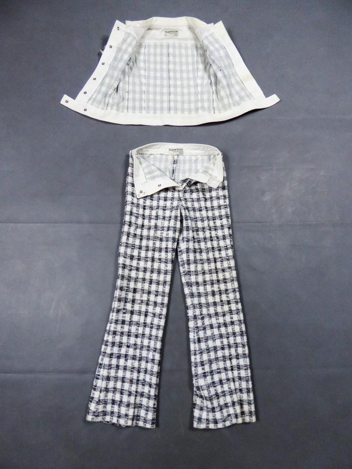 Circa 1969
France Haute Couture

A pant suit by André Courrèges Hyperbole Size O from the late 1960s. Wool knitting and stretch cotton with bouclé woven with black checked on a white background, reminiscent of Vichy motifs or inspired by the