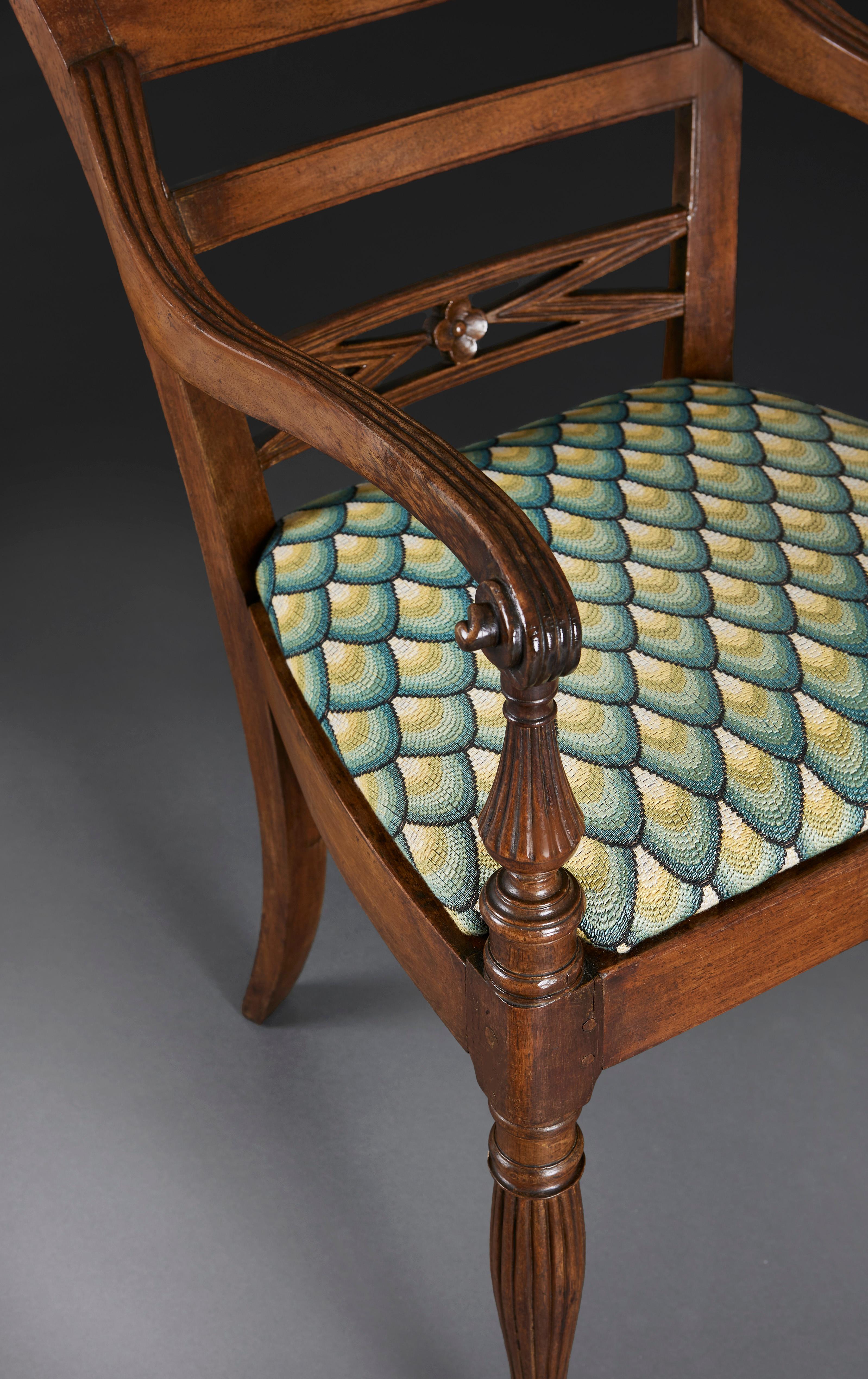 Sri-Lankais Chaise de bureau anglo-indienne avec assise en forme d'écailles de poisson