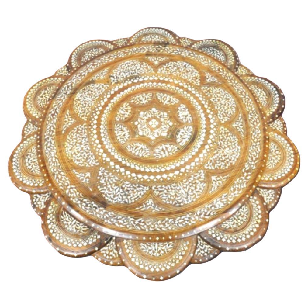 Table basse anglo-indienne en bois dur et incrustation d'os en vente