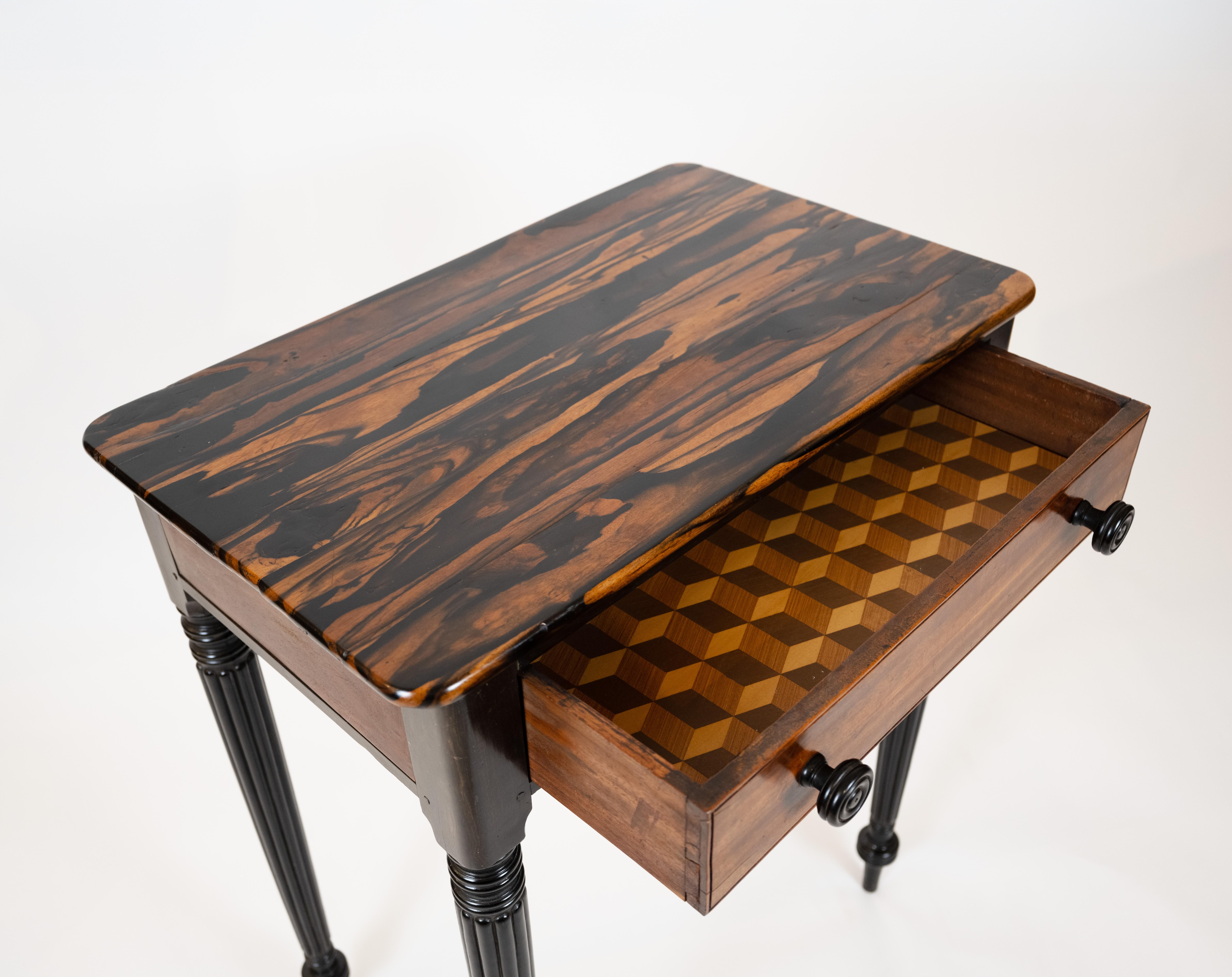 Anglo-indien Table d'appoint anglo-indienne avec plateau en bois de rose hautement figuré en vente