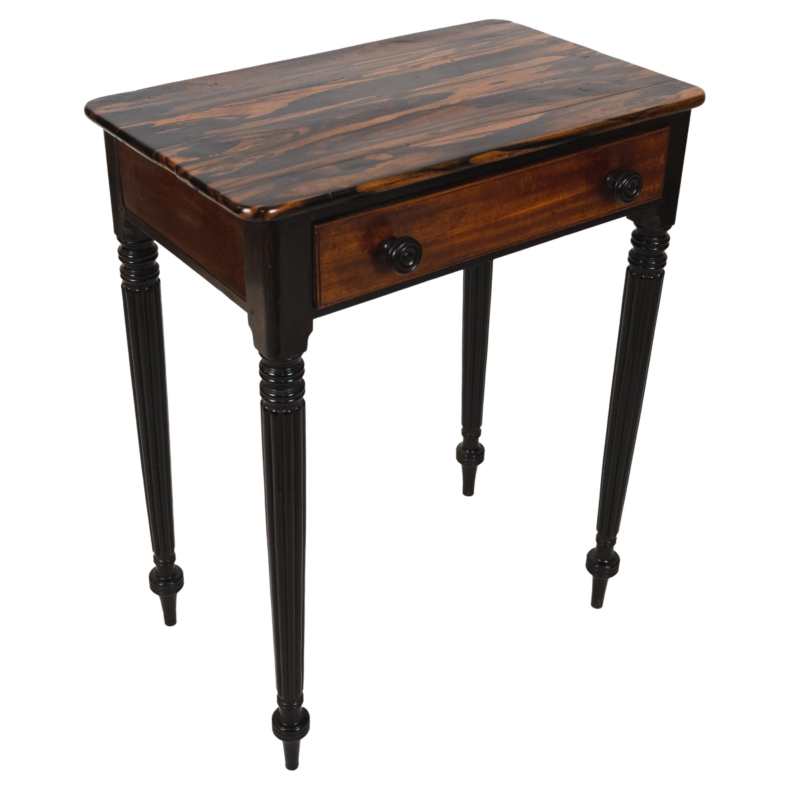 Table d'appoint anglo-indienne avec plateau en bois de rose hautement figuré