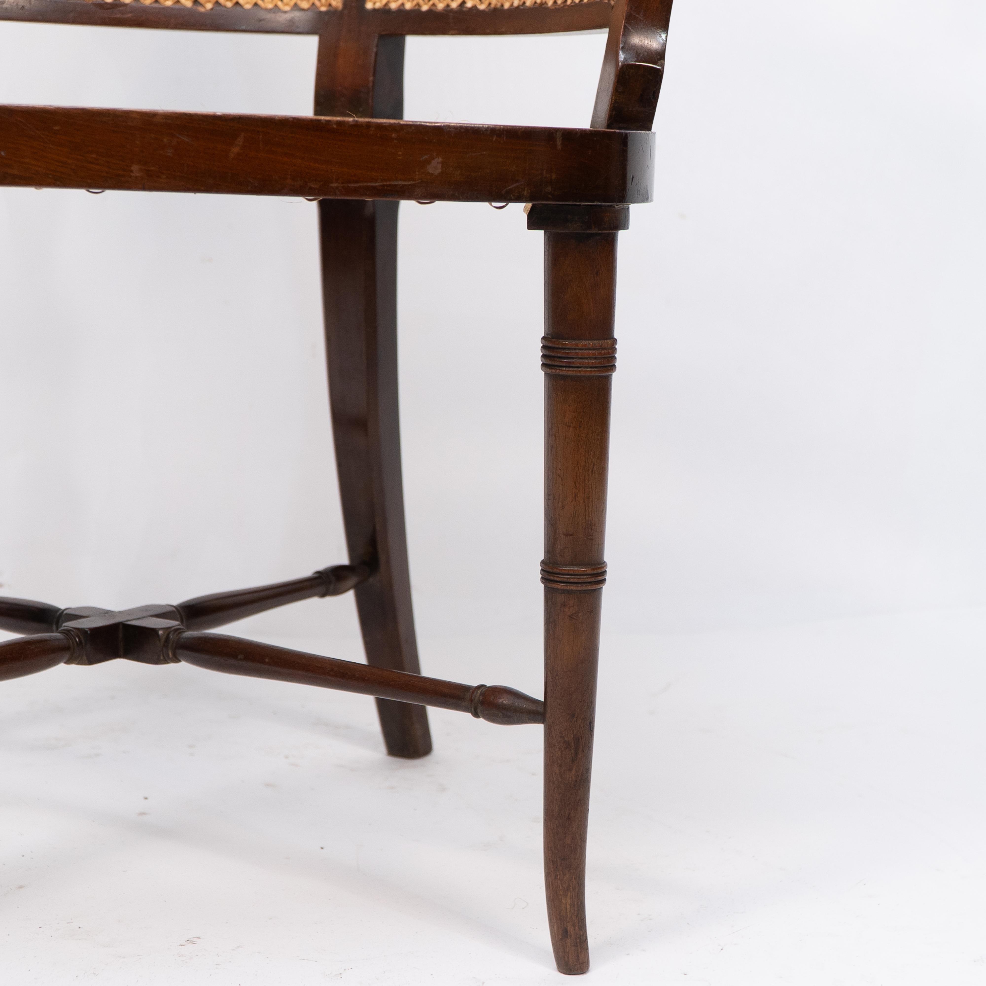 Fauteuil anglo-japonais en cannage en vente 4