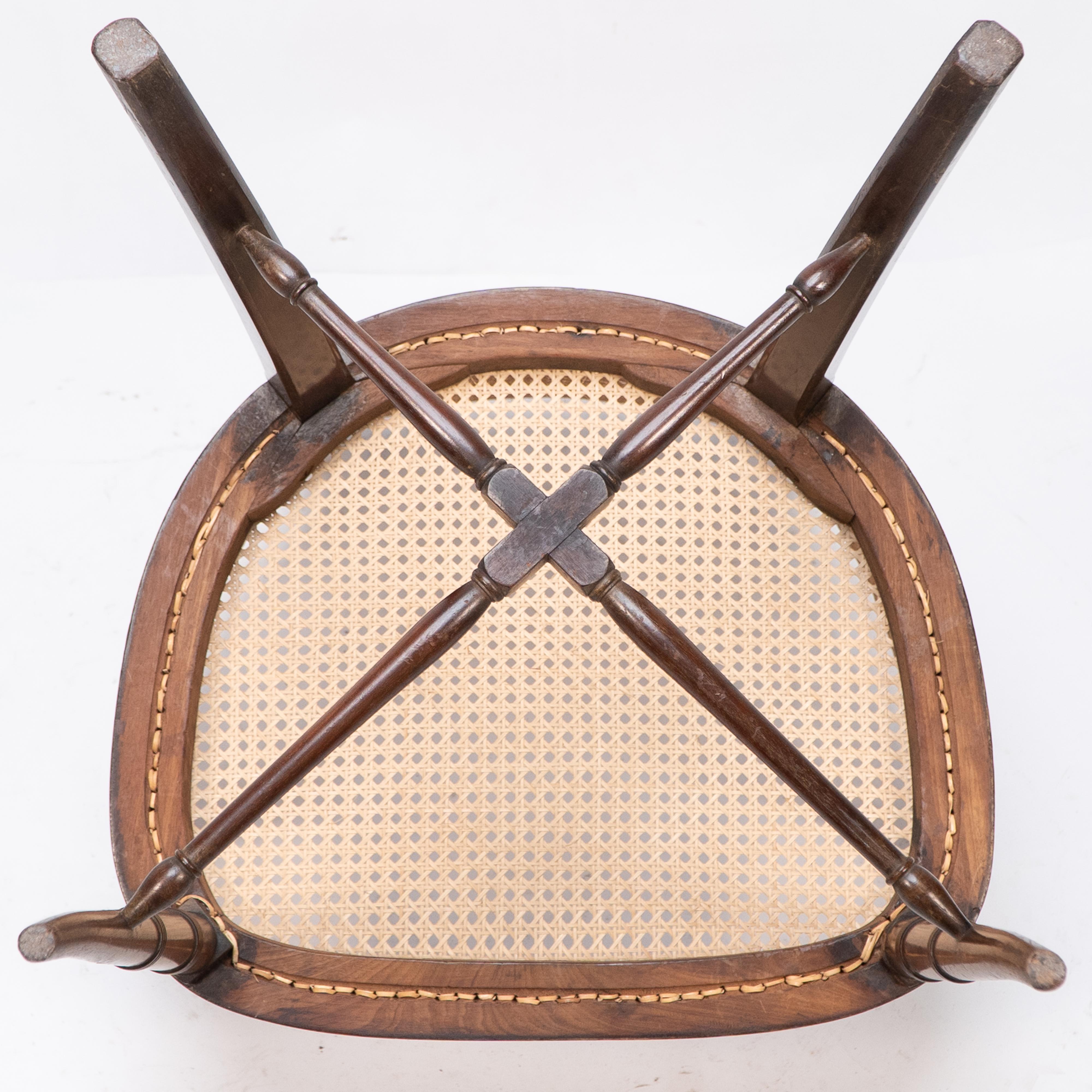Fauteuil anglo-japonais en cannage en vente 5