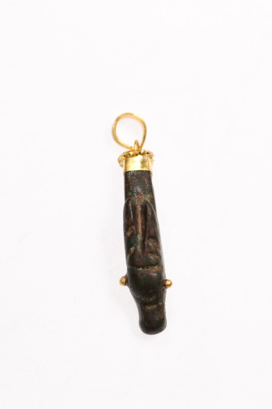 Charm orizzontale con corna di animale (solo ciondolo) in oro 21 carati In condizioni ottime in vendita a Atlanta, GA