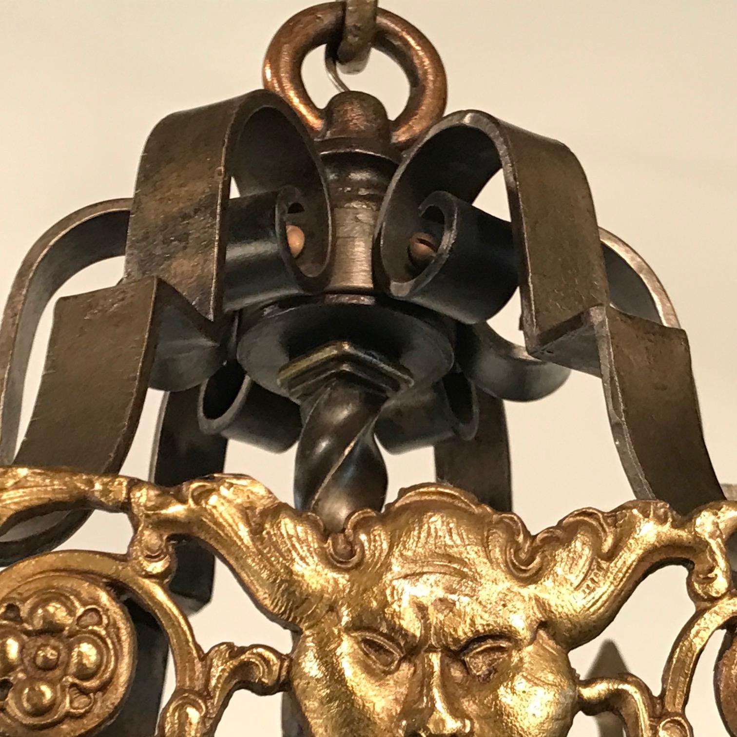 Ancienne renaissance néo-renaissance à 12 feux  Lustre en bronze et fer forgé Bon état - En vente à Montreal, QC