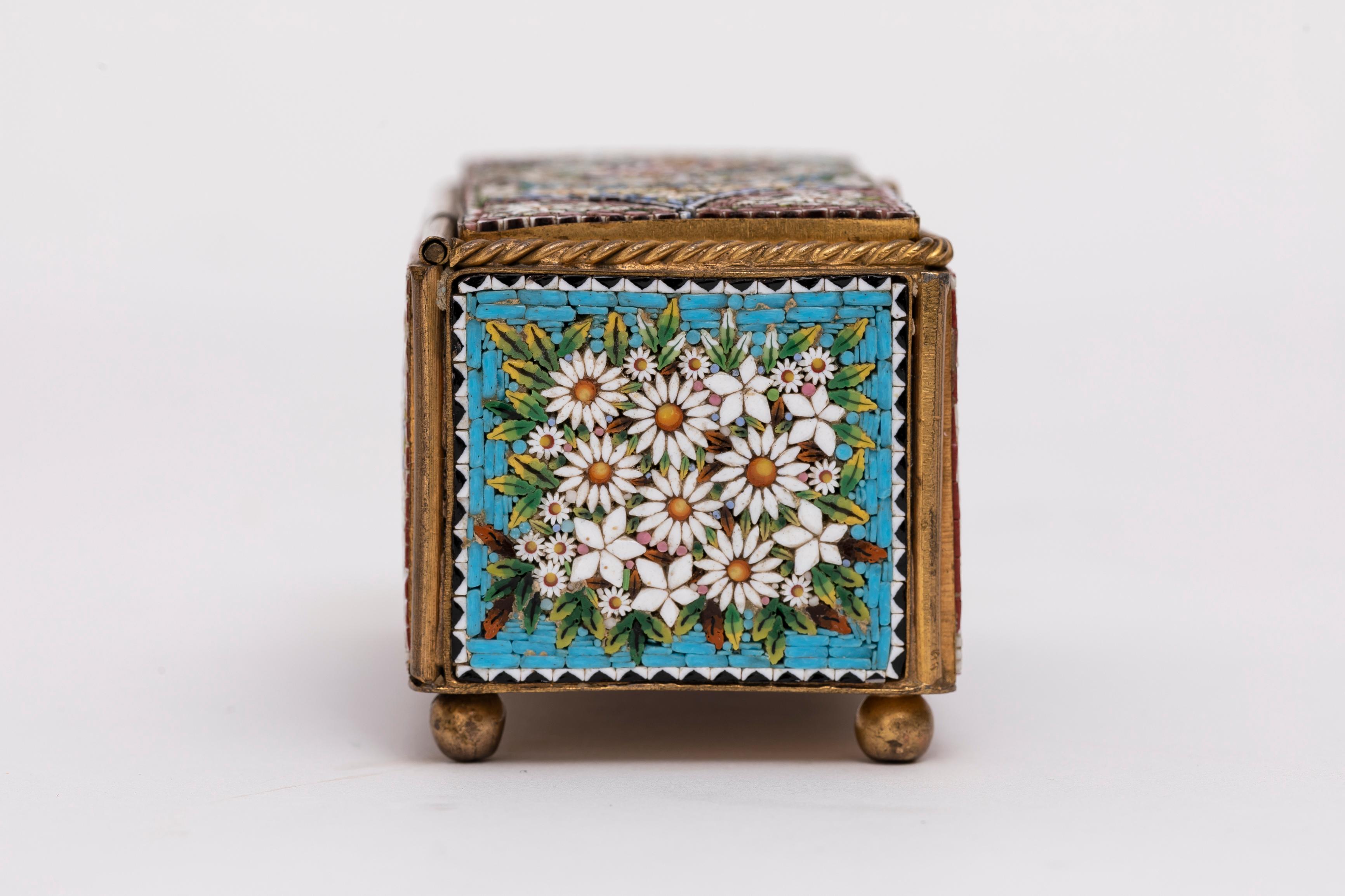 An Antique 19th C. Italian Micro Mosaic Floral Motif Jewelry Box In Good Condition For Sale In New York, NY