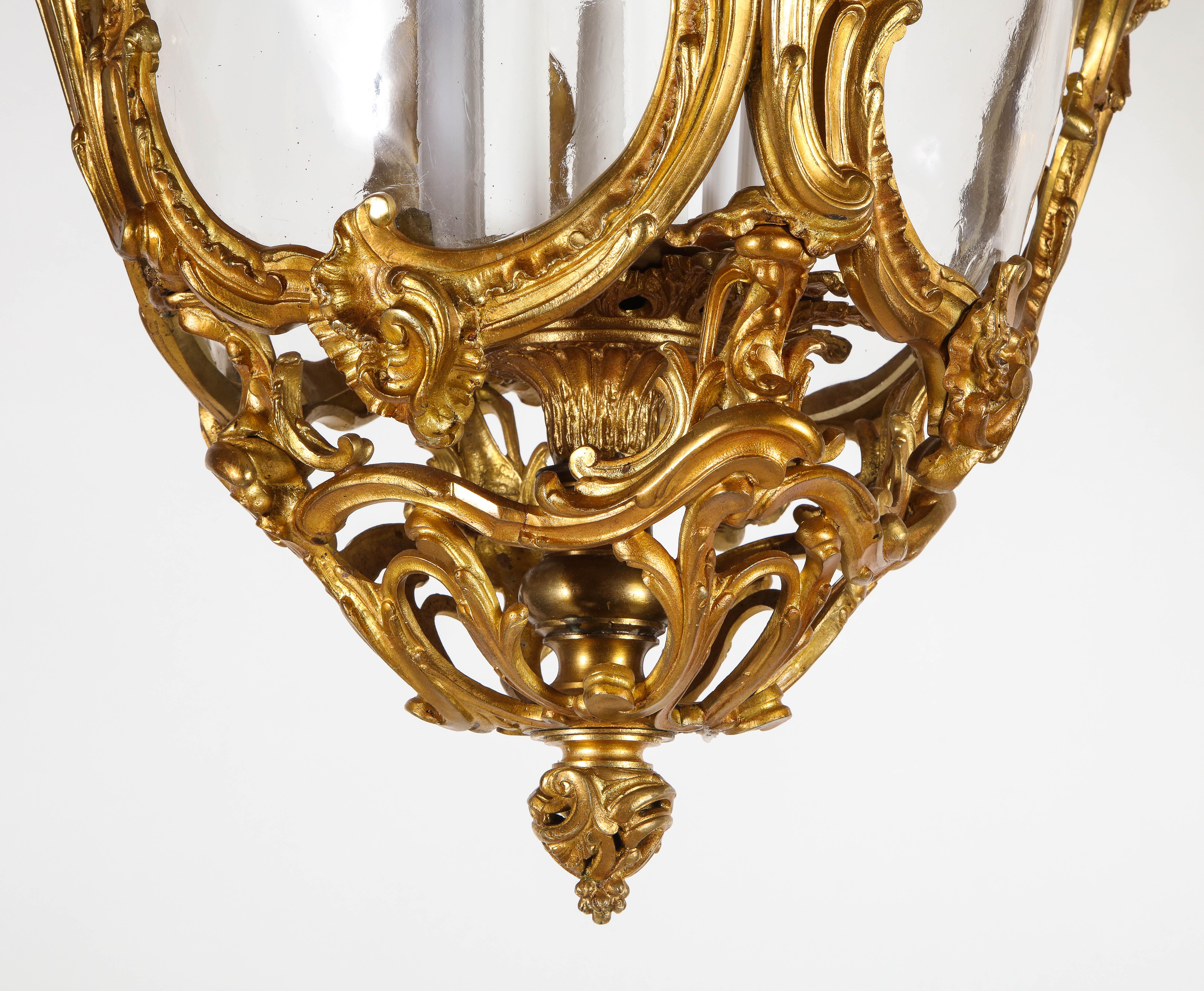 Antike französische siebenflammige französische Dore-Bronze- und Glaslaterne aus dem 19. Jahrhundert im Angebot 3