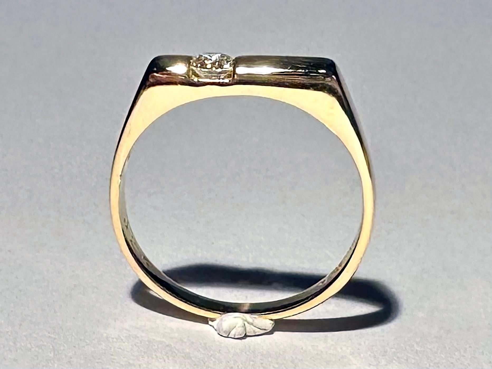 An Antique 20kt Yellow Gold Ring with a 0.17 Carat, 3.5mm Diamond In Excellent Condition For Sale In Seattle, WA