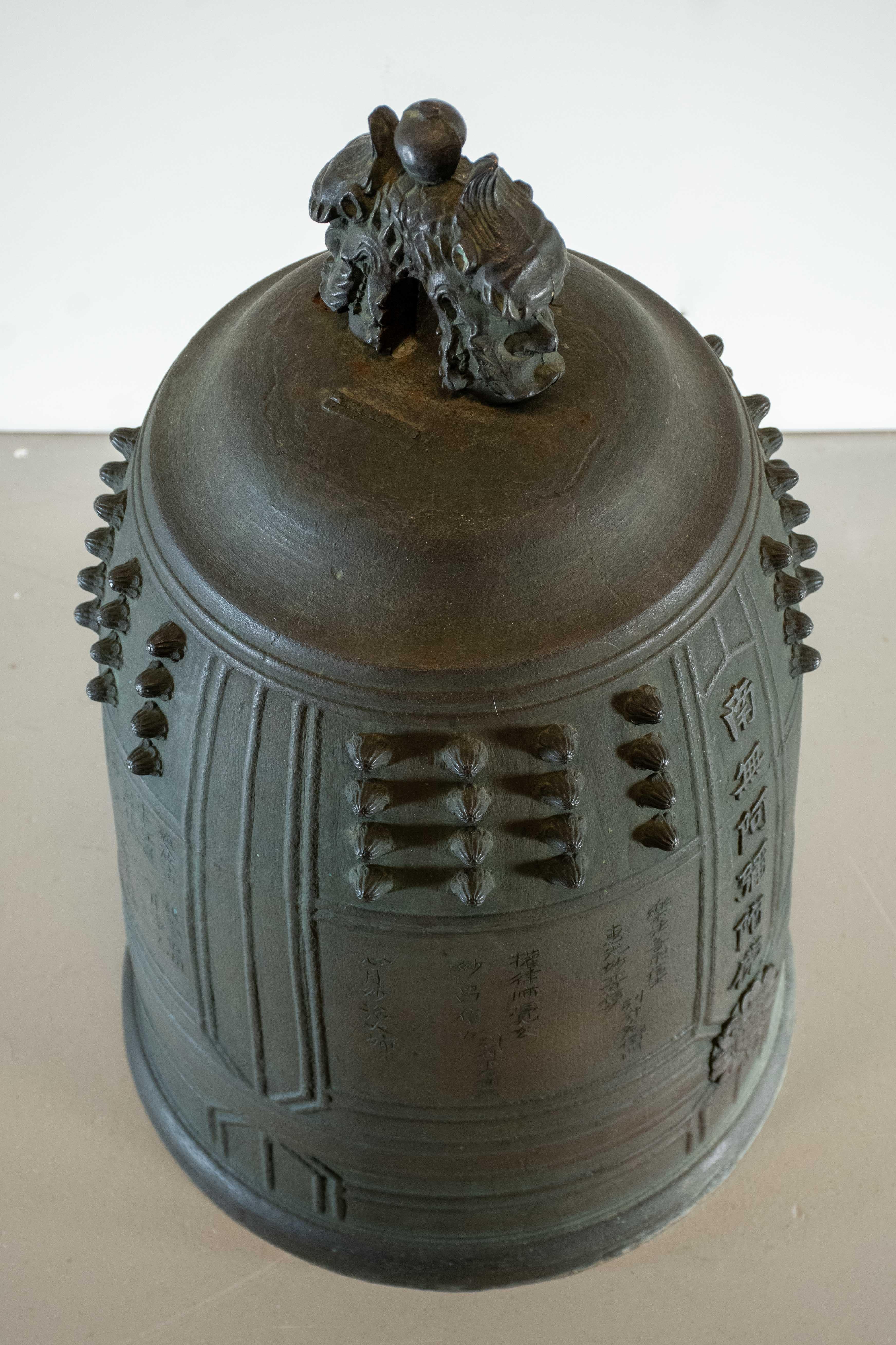 Un antico e grande bonsho in bronzo di alta qualità in vendita 1