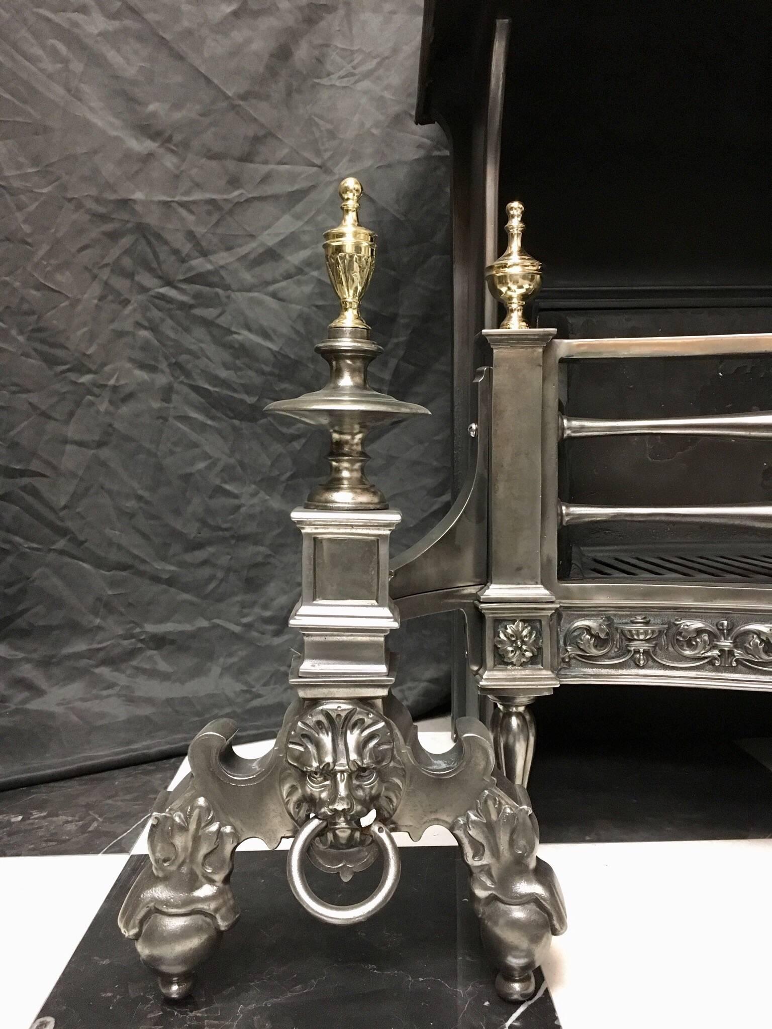 19. Jahrhundert  Viktorianischer Barock-Feuerrostkorb aus Gusseisen und Messing mit Kapuze (Poliert) im Angebot
