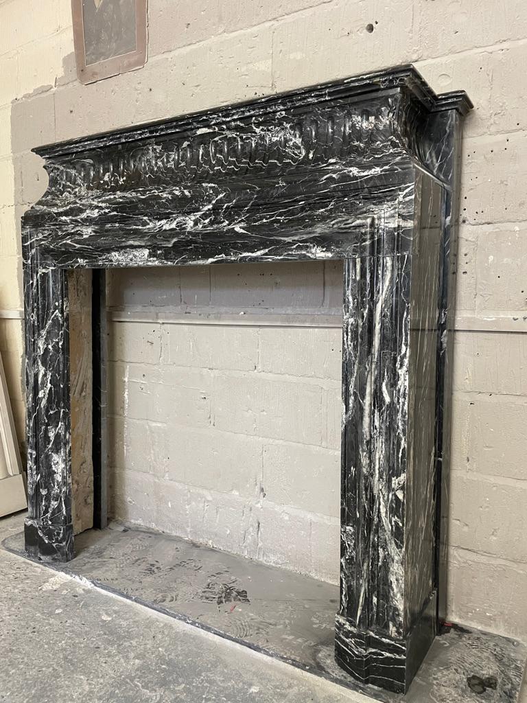 Antique Bolection De Versailles Marble Fireplace Mantel  In Good Condition For Sale In London, GB