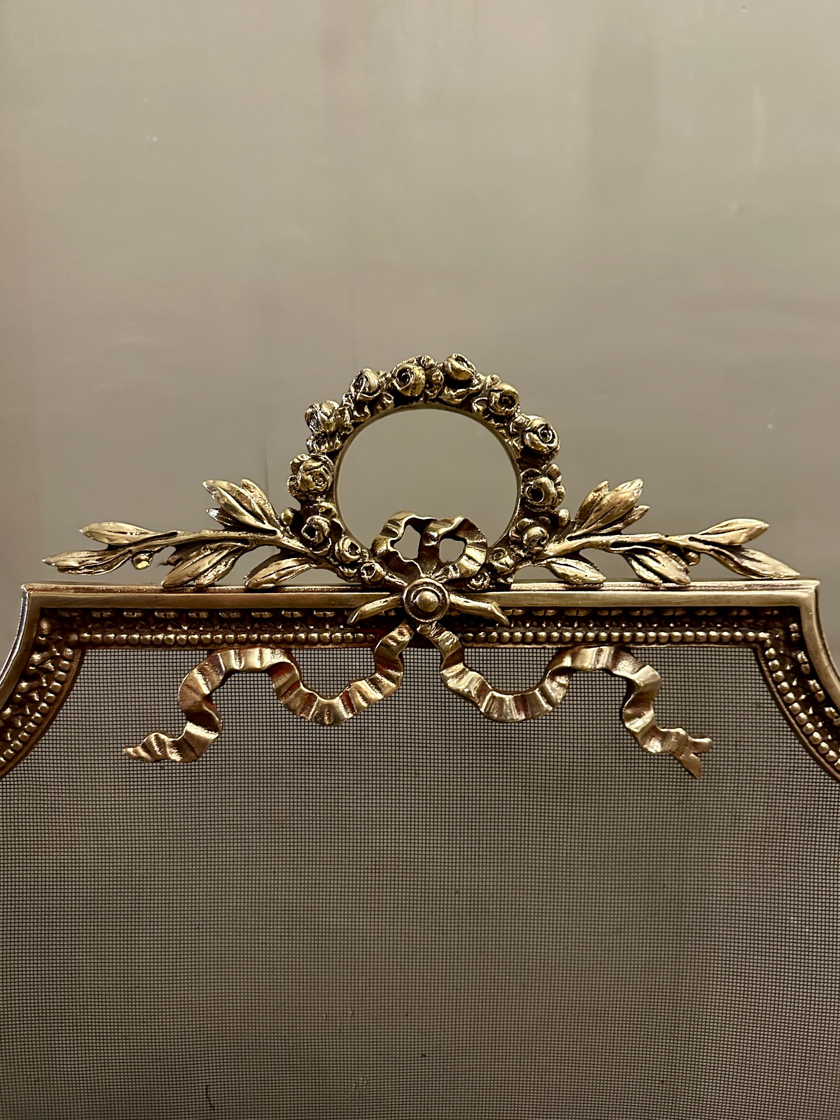 Regency Un parafuoco antico in ottone in stile Reggenza in vendita
