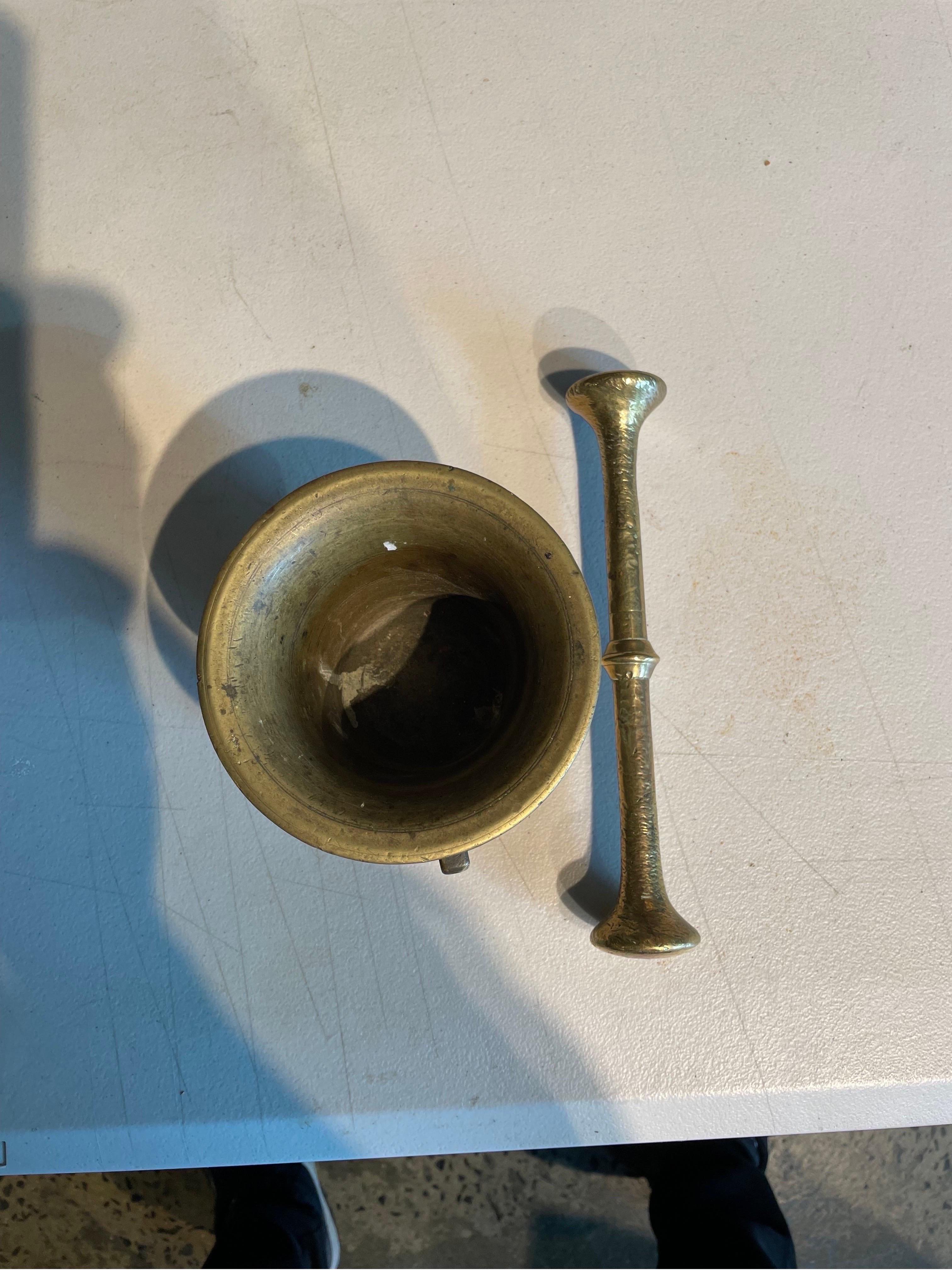 An Antique Brass Mortar with Pestle, 19th Century In Good Condition For Sale In ARMADALE, VIC