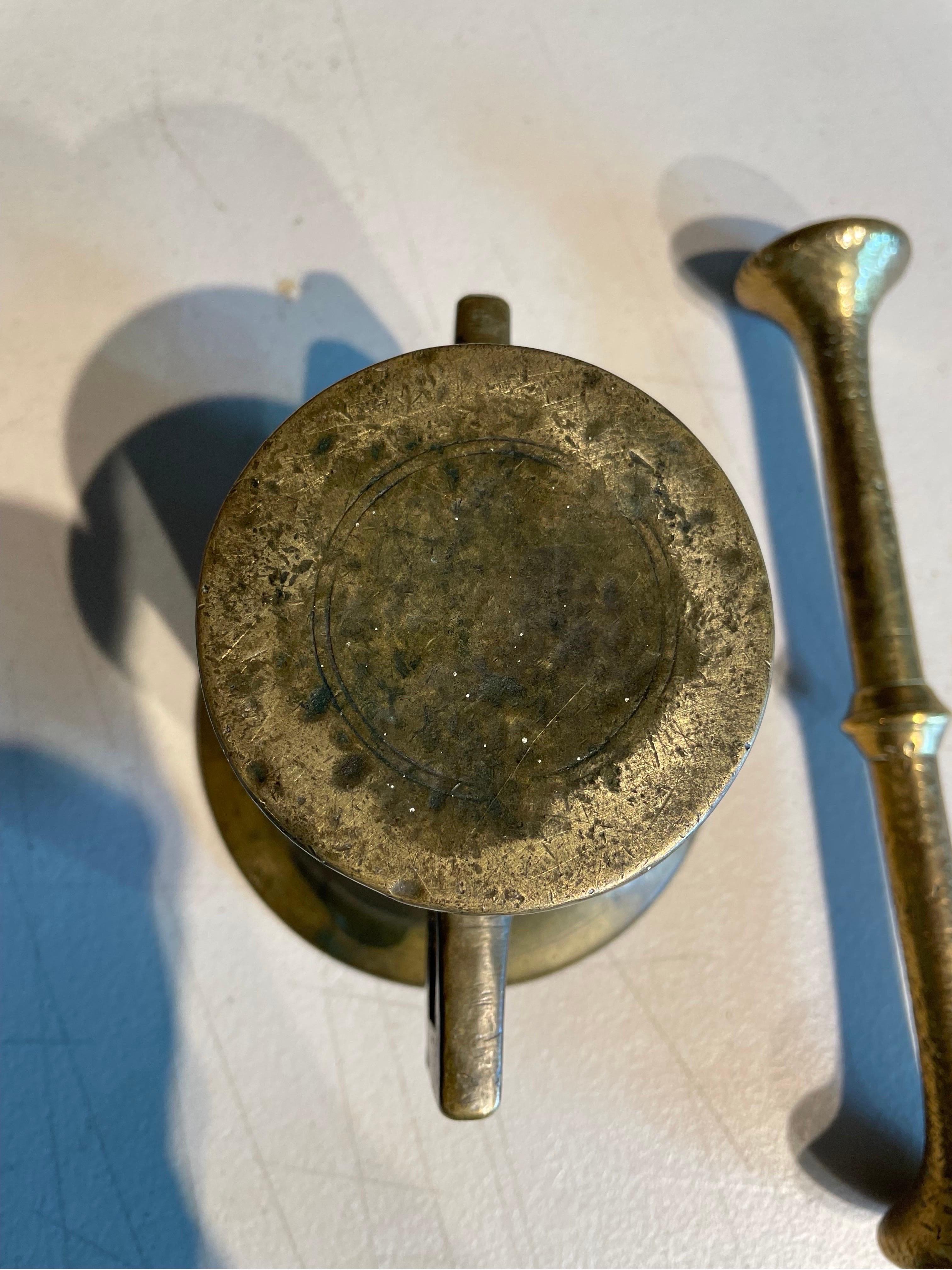An Antique Brass Mortar with Pestle, 19th Century For Sale 2