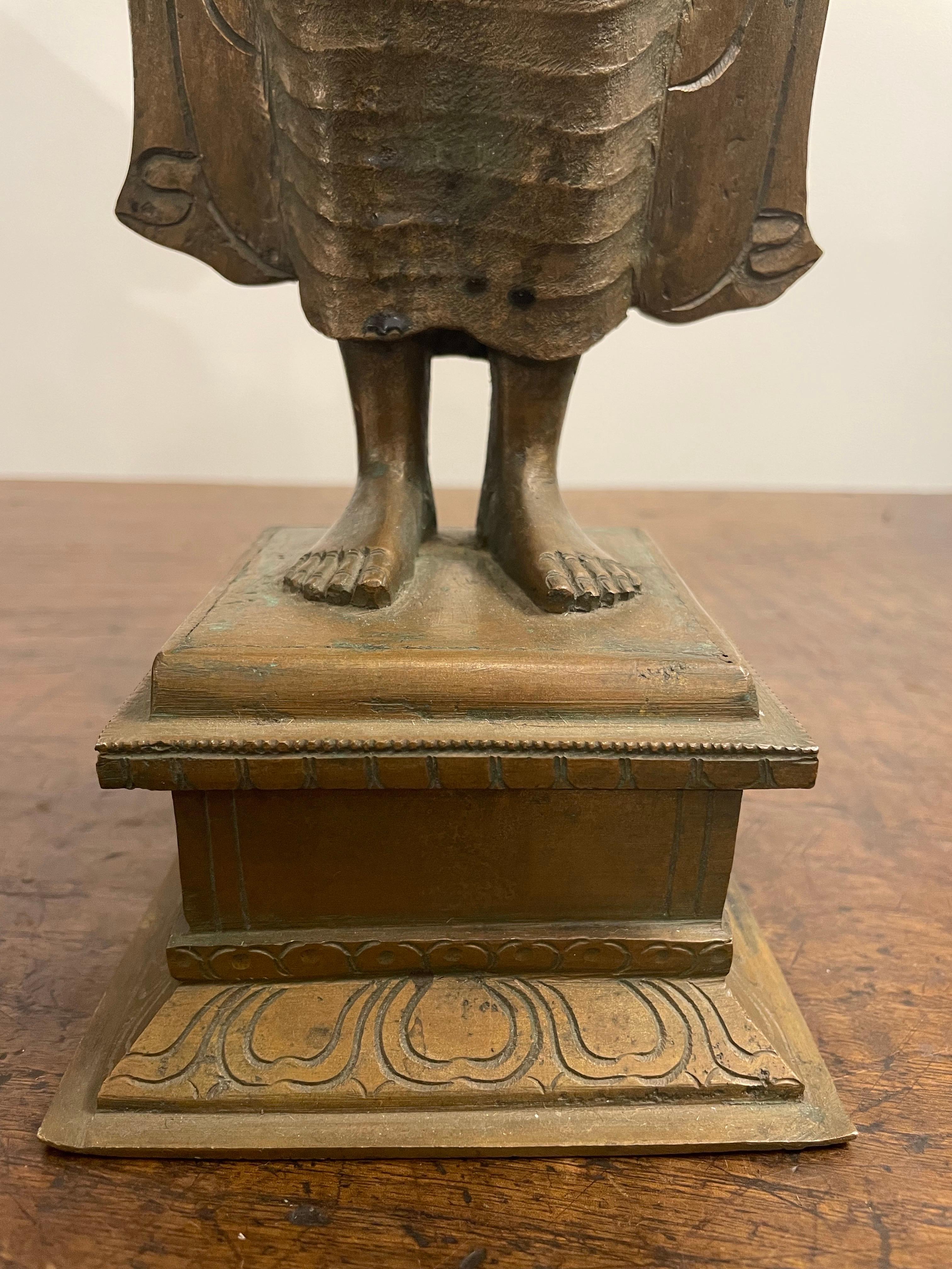 Antica figura di bronzo di un Buddha in piedi, XIX secolo in vendita 3
