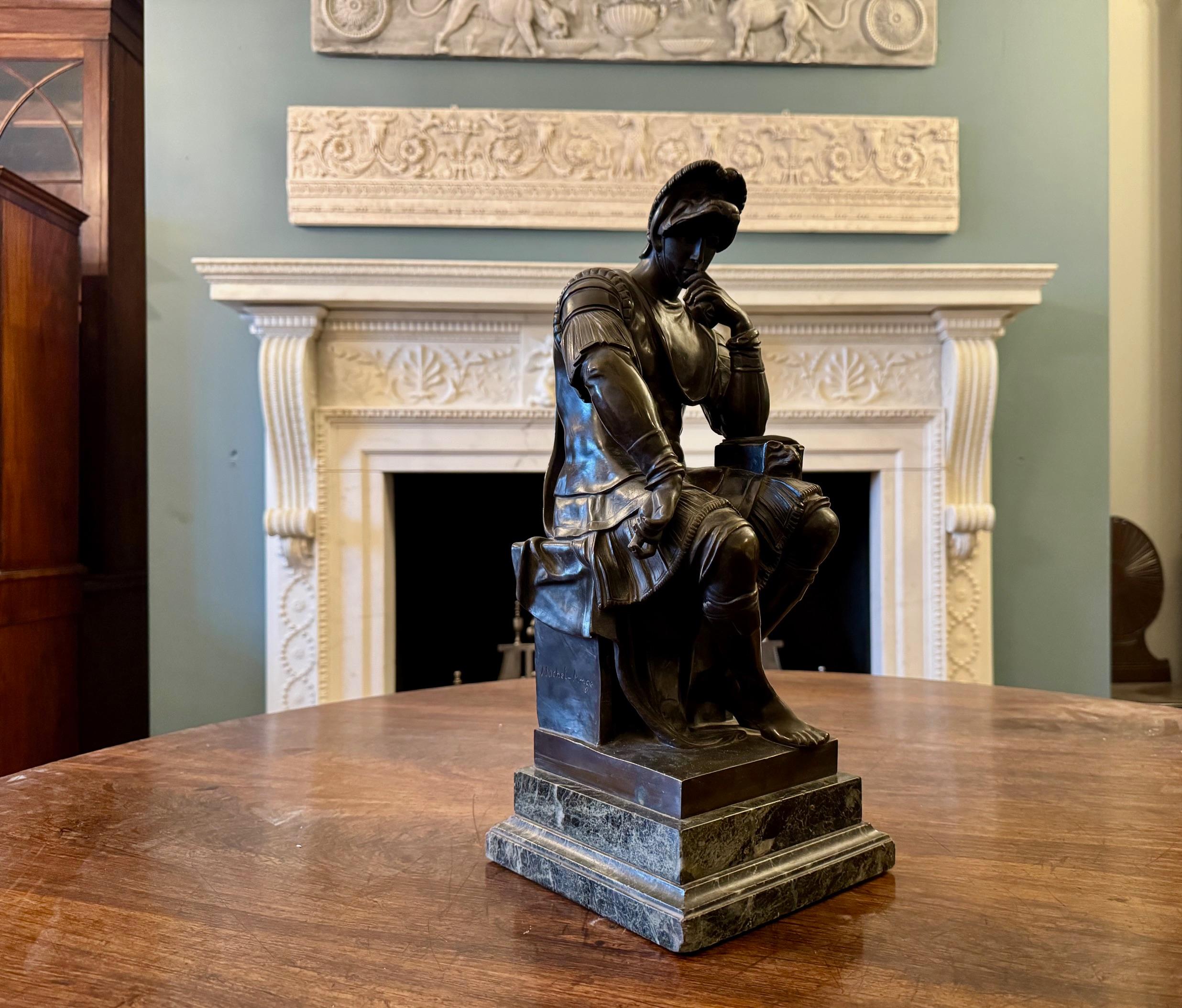 Figura antigua de bronce de Lorenzo de Médicis, según Miguel Ángel, con la inscripción 