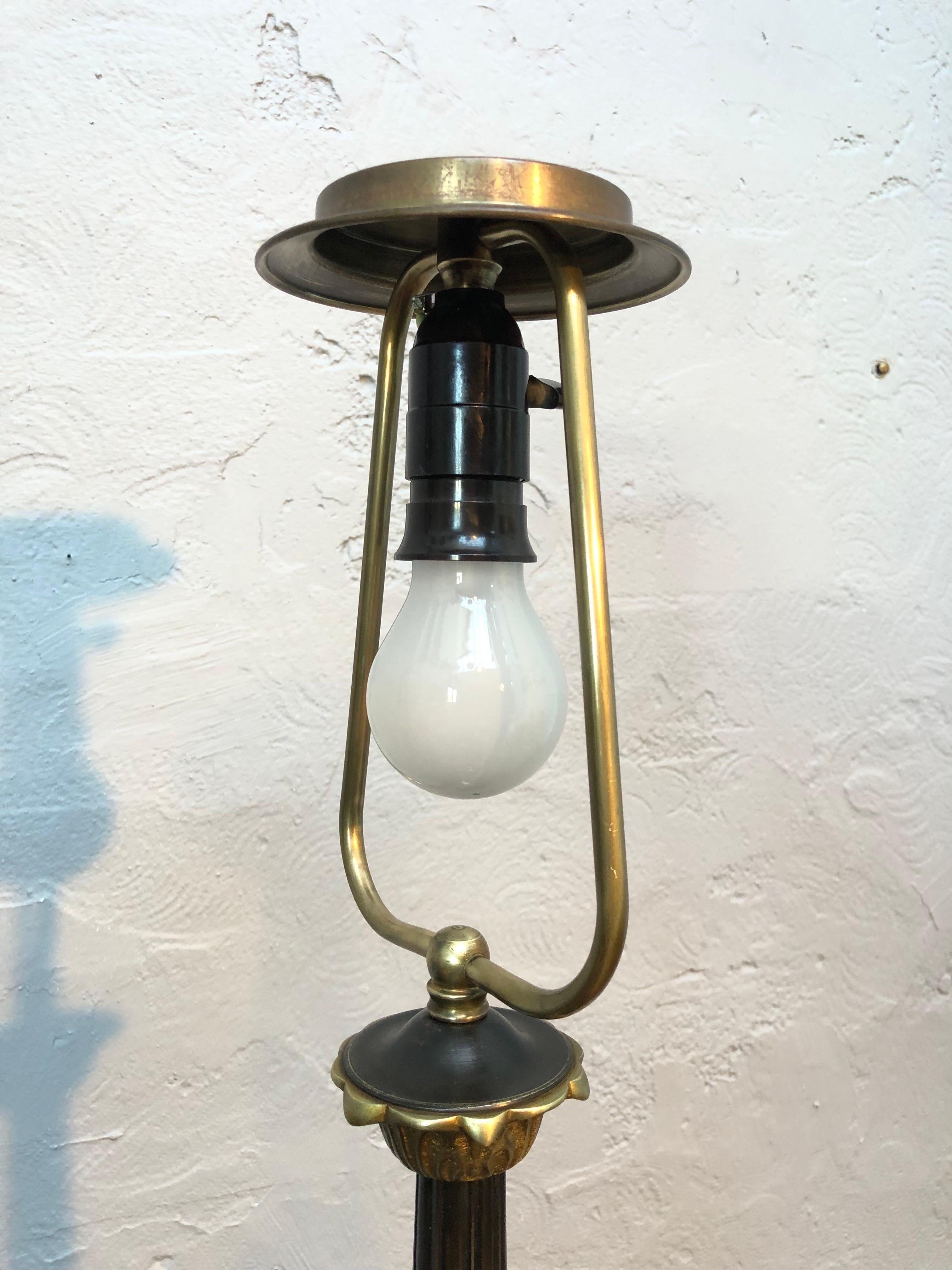 Lampe de table à candélabre Napoléon III en bronze ancien des années 1800 en vente 6