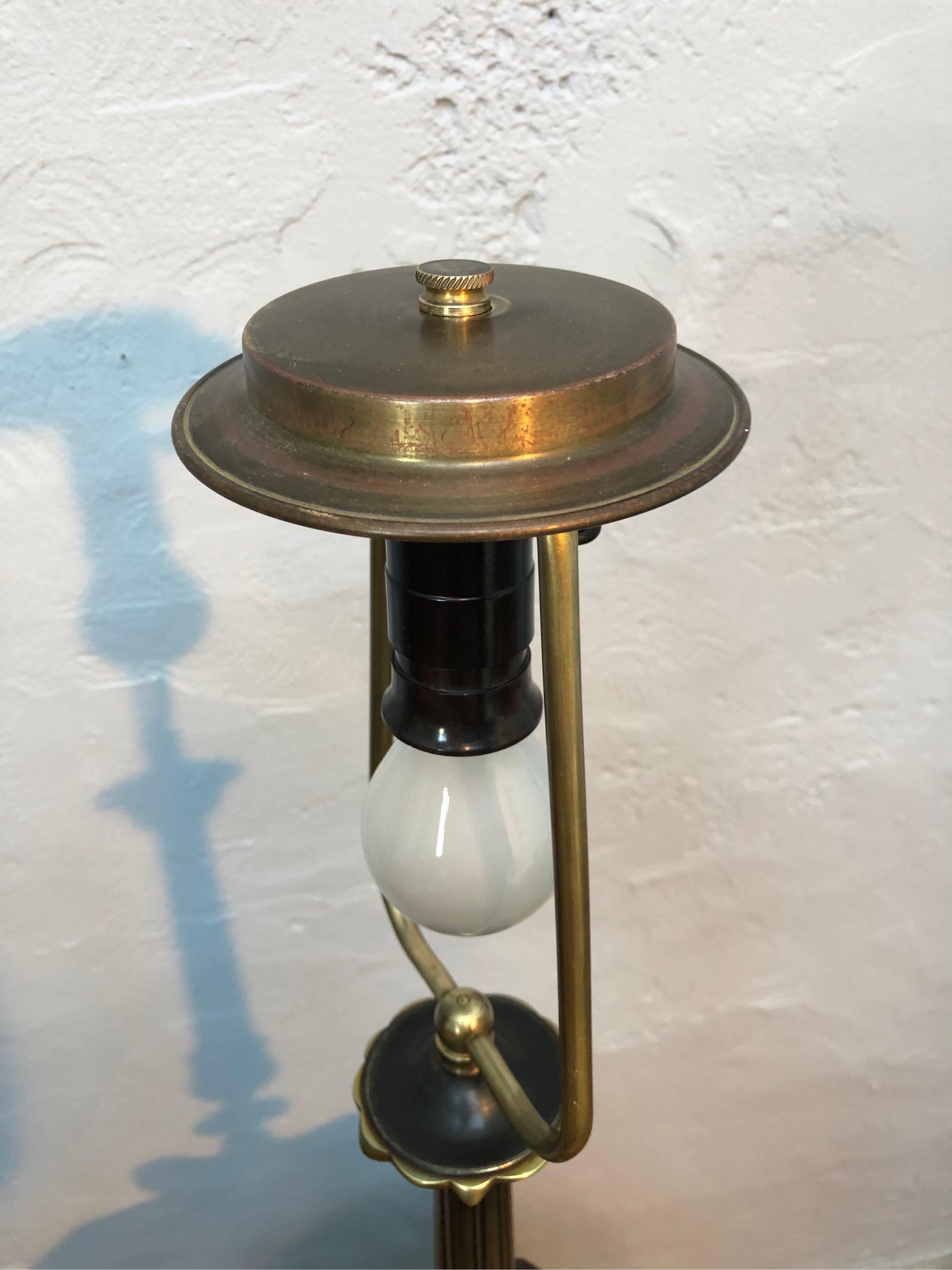 Lampe de table à candélabre Napoléon III en bronze ancien des années 1800 en vente 8