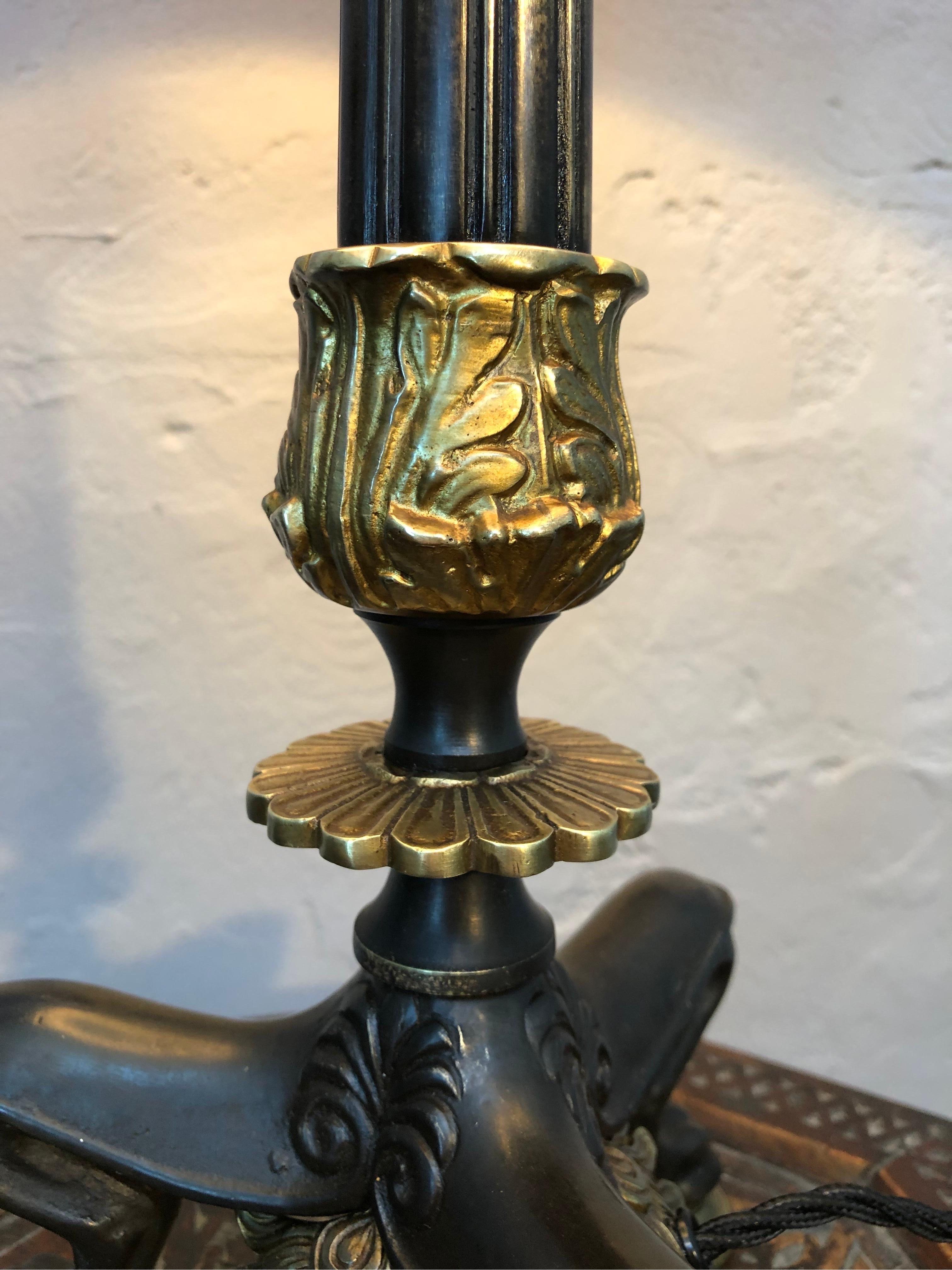 Fait main Lampe de table à candélabre Napoléon III en bronze ancien des années 1800 en vente