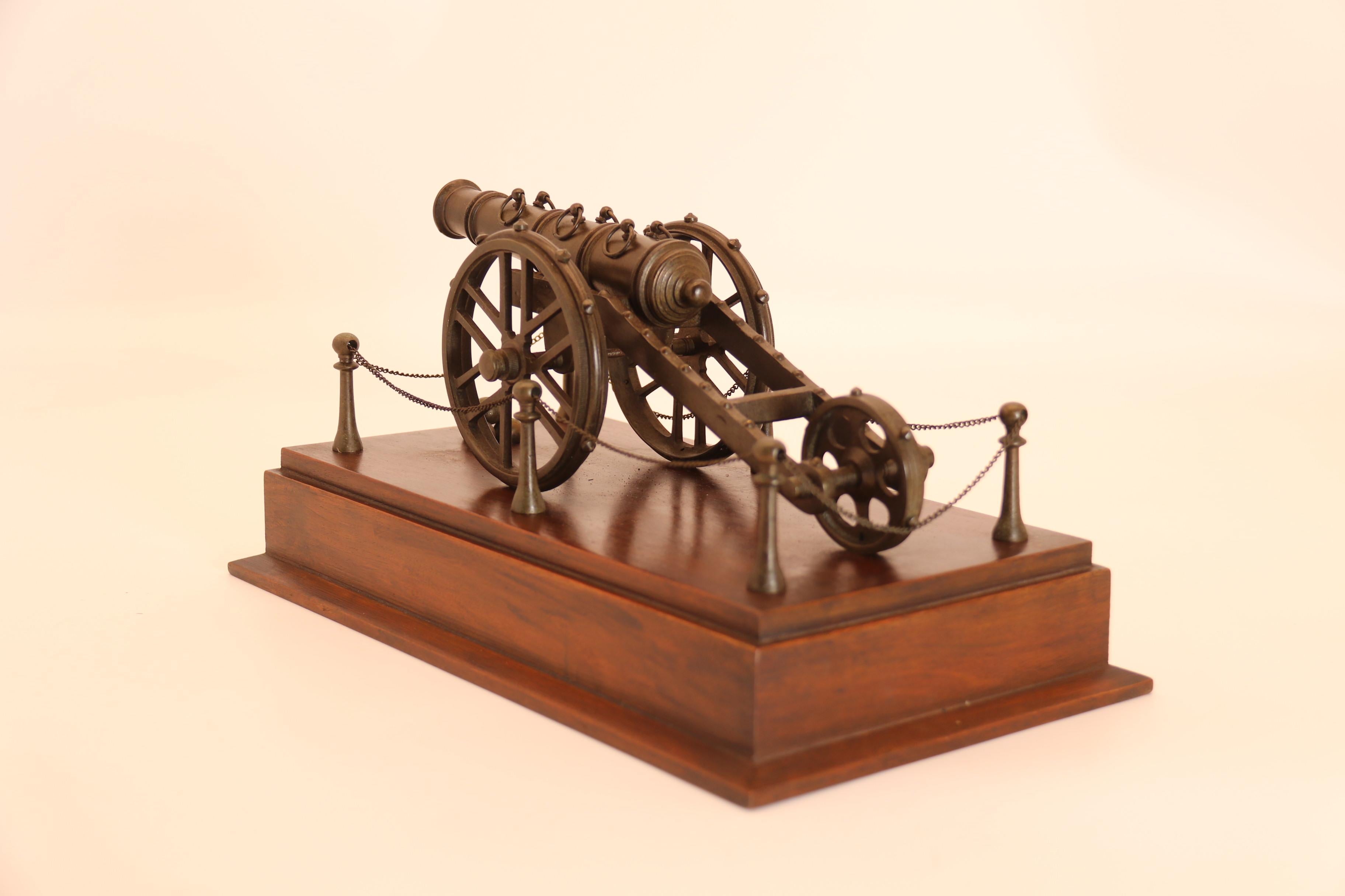 An antique bronze scale model of an 18th century cannon on a hardwood base c1920 For Sale 1