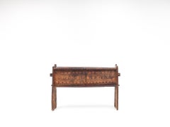 Antico cassettone intagliato del Nuristan del XIX secolo, Asia centrale